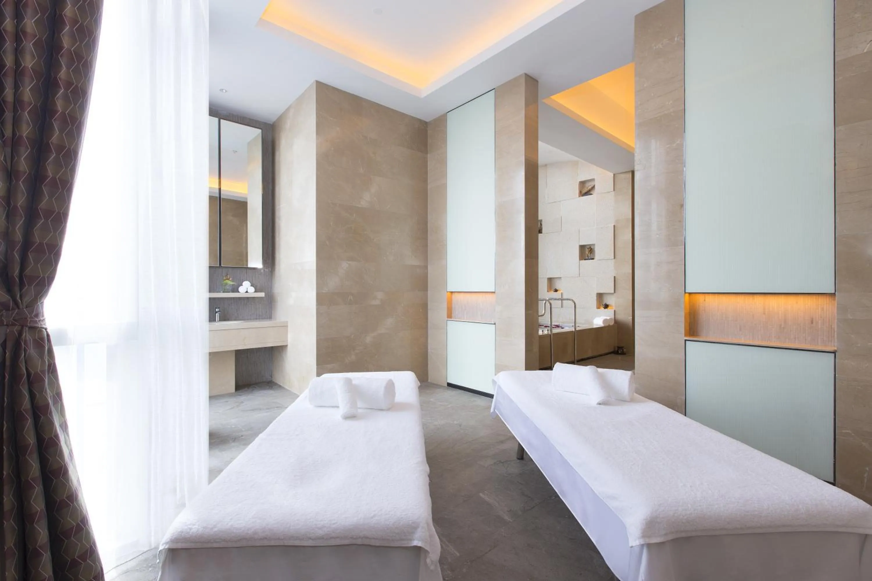 Spa and wellness centre/facilities, Bed in Pullman Yantai Center