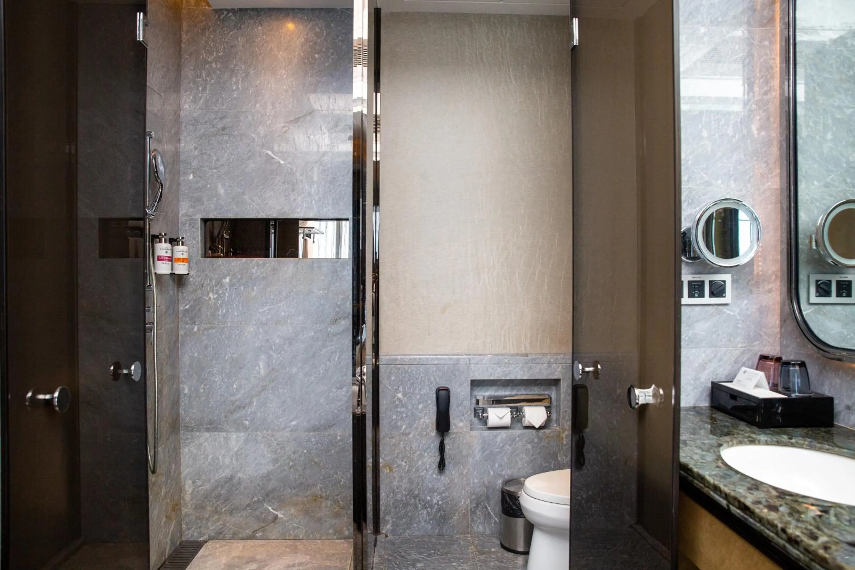 Toilet in Pullman Yantai Center