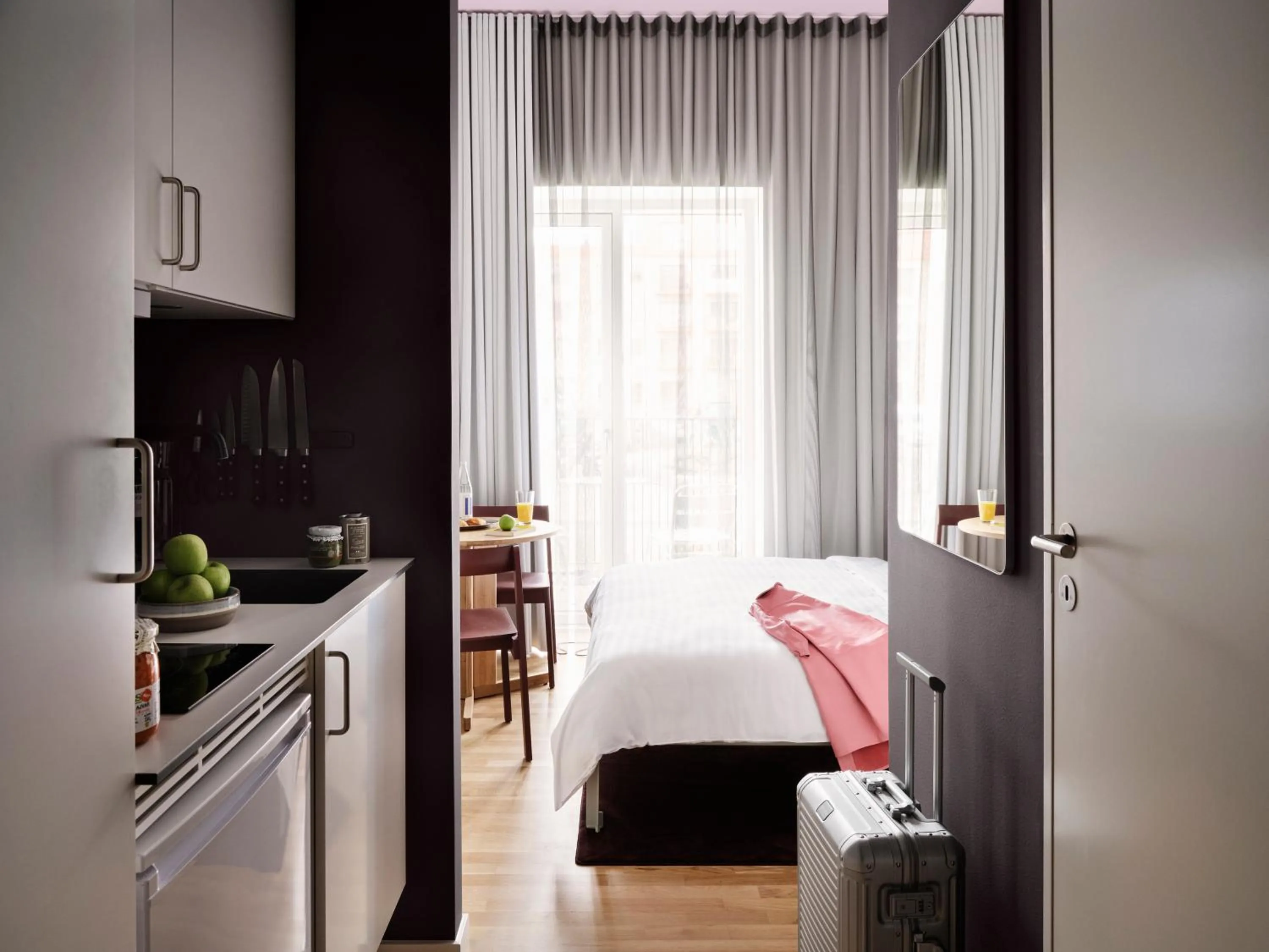 Kitchen or kitchenette, Bed in Mekano Apartment Hotel