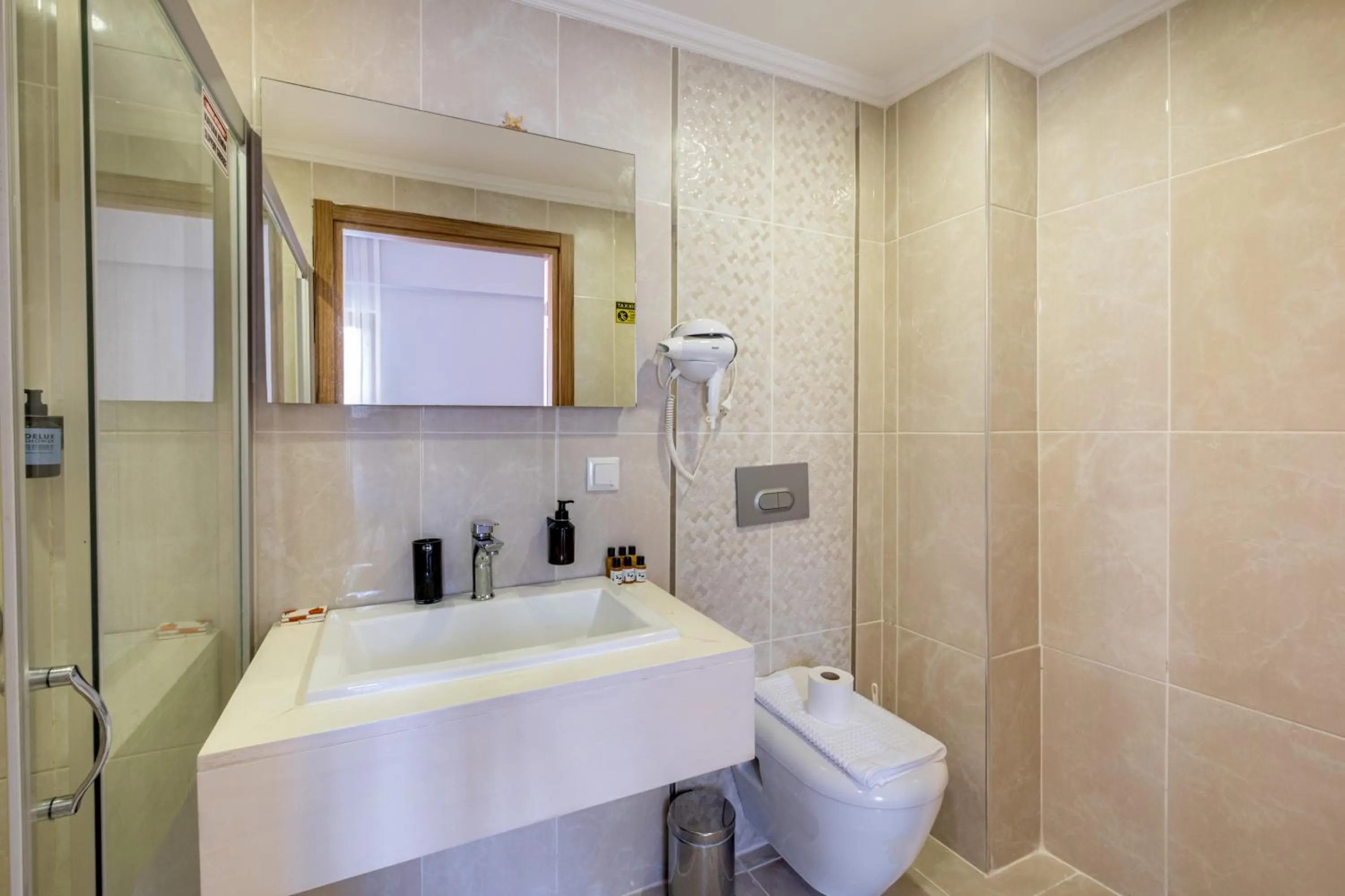 Shower in Himm Hotel