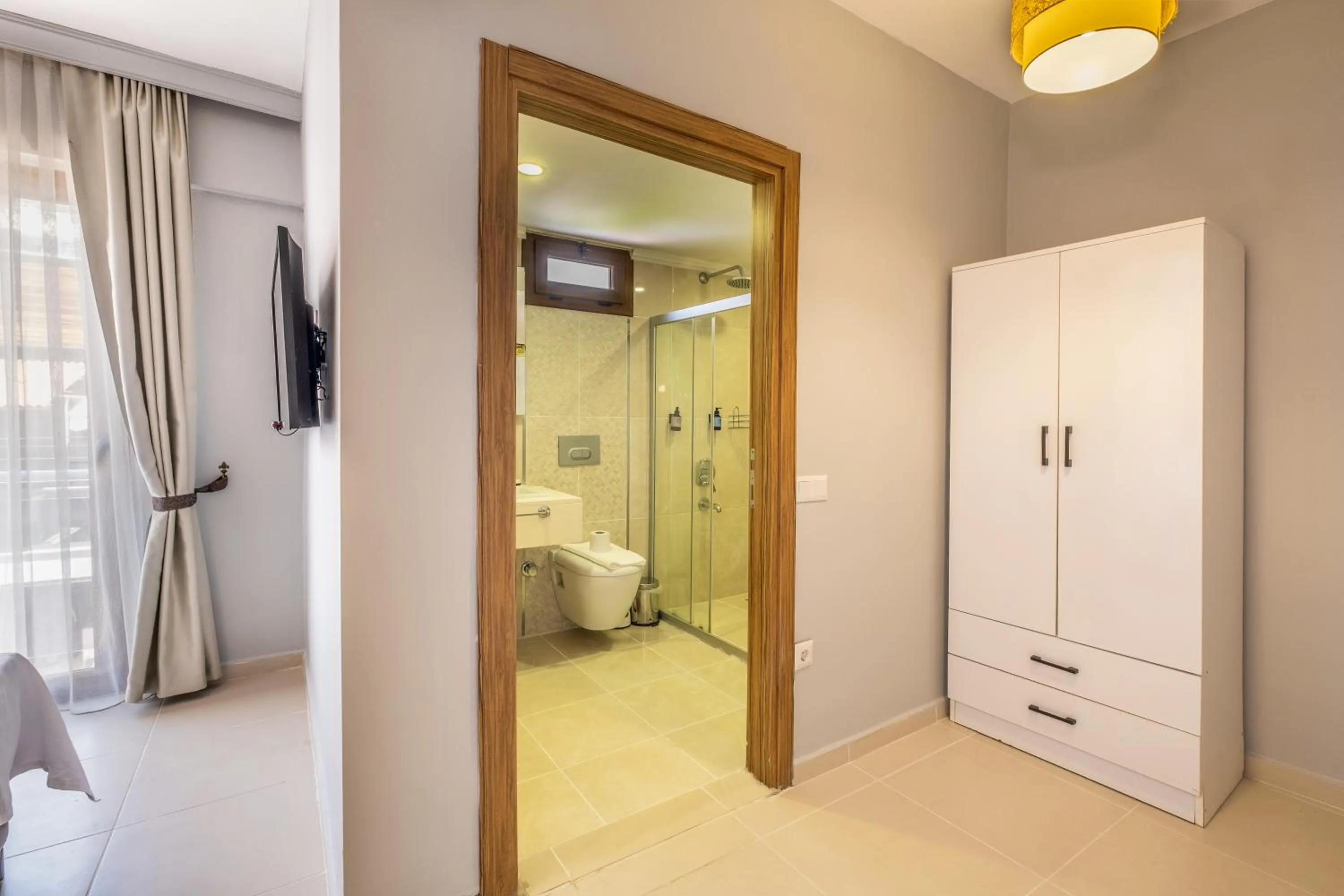 Shower in Himm Hotel