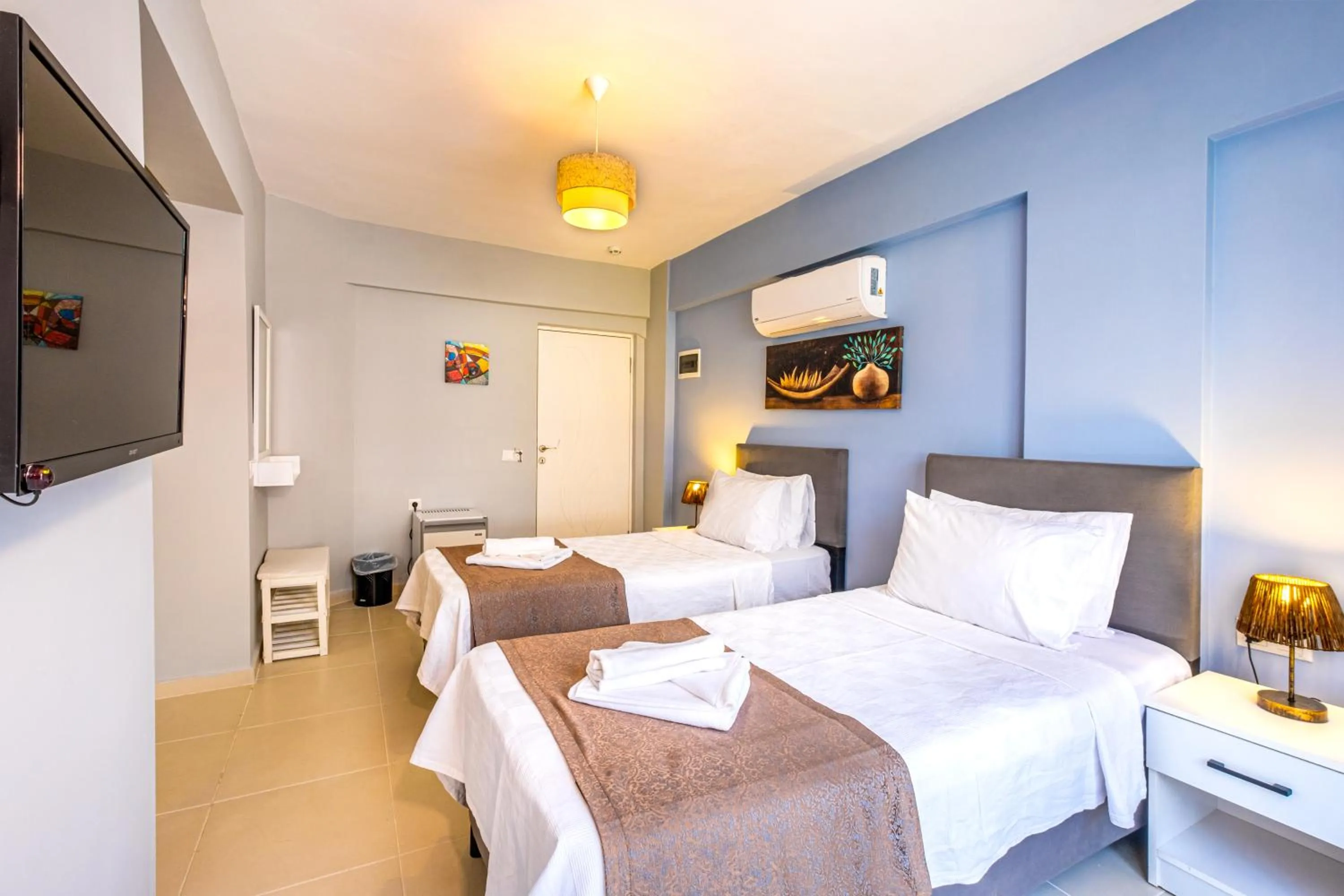 Photo of the whole room in Himm Hotel