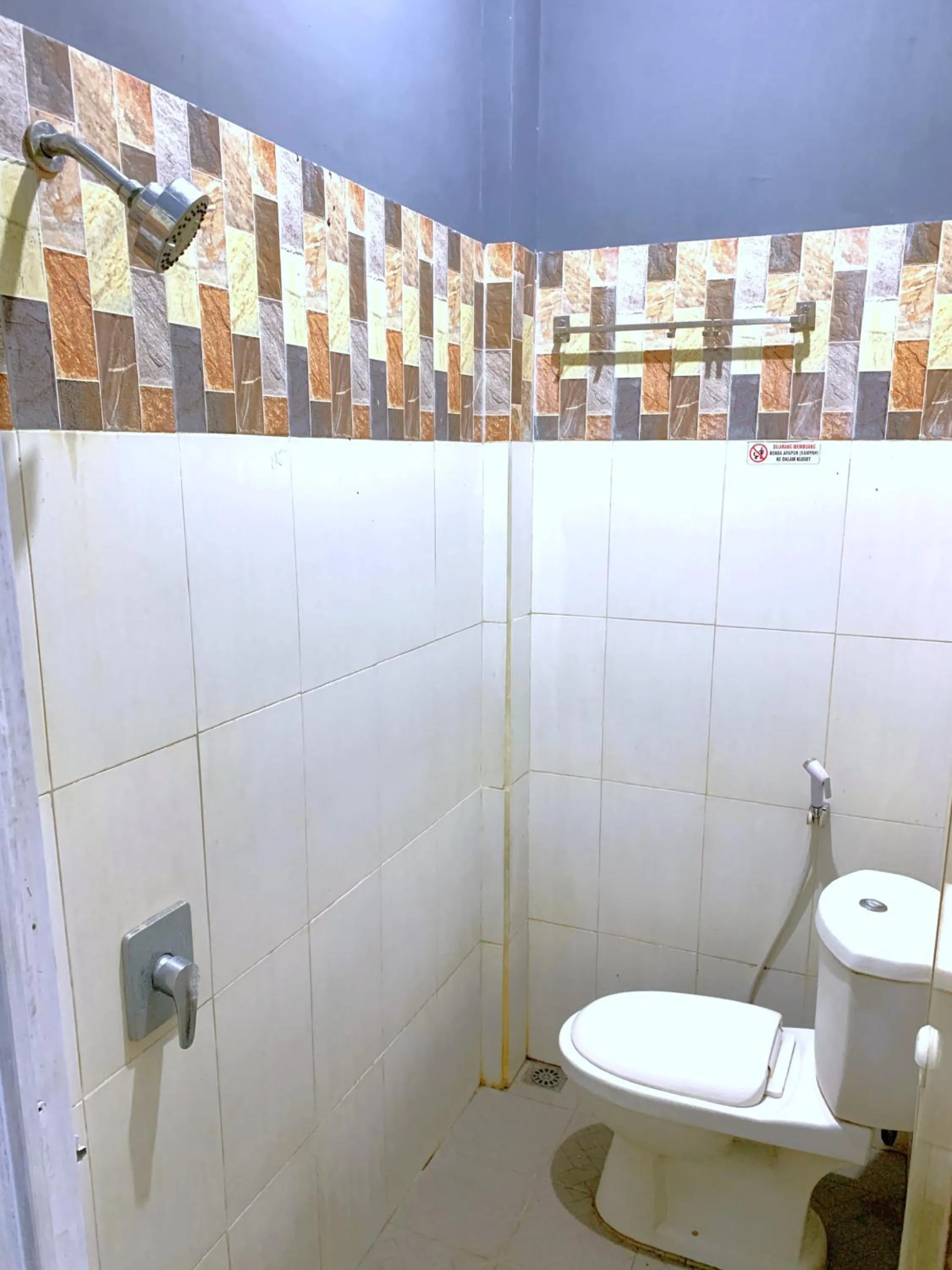 Shower in Sawojajar Inn