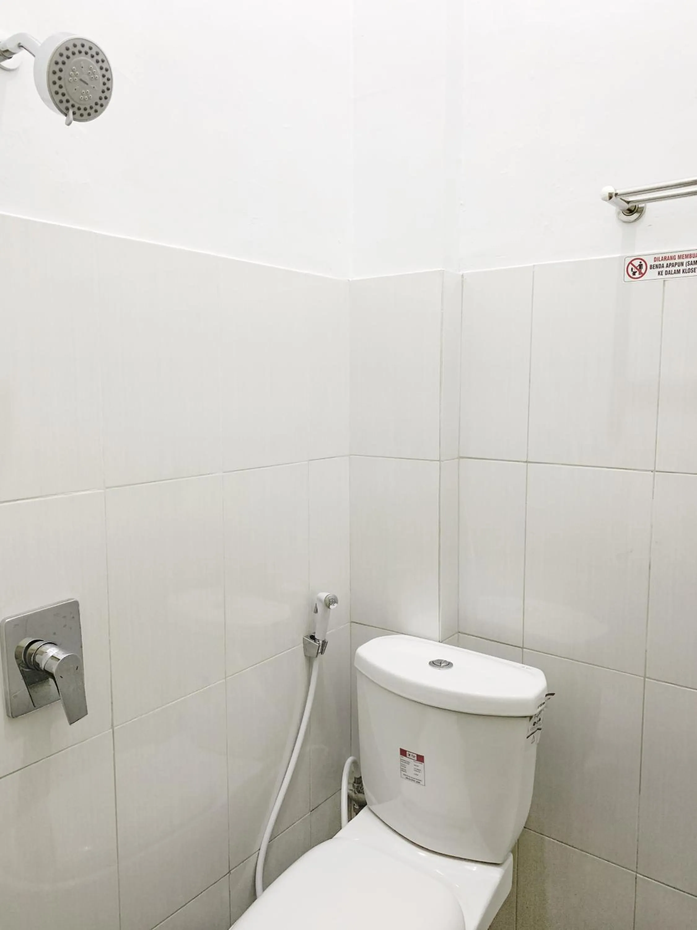Bathroom in Sawojajar Inn