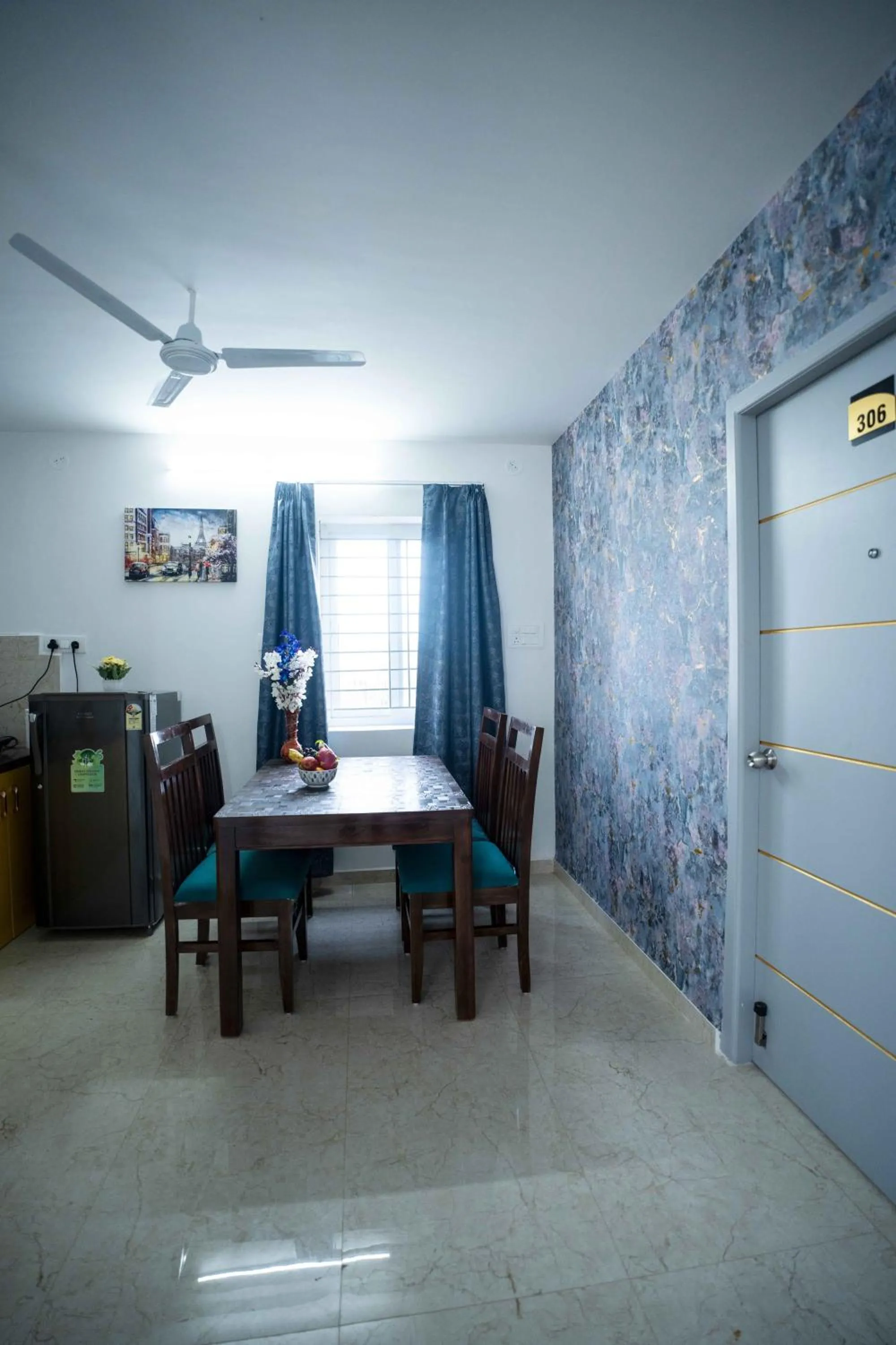Dining area in Yellow Bells Studios And Suites