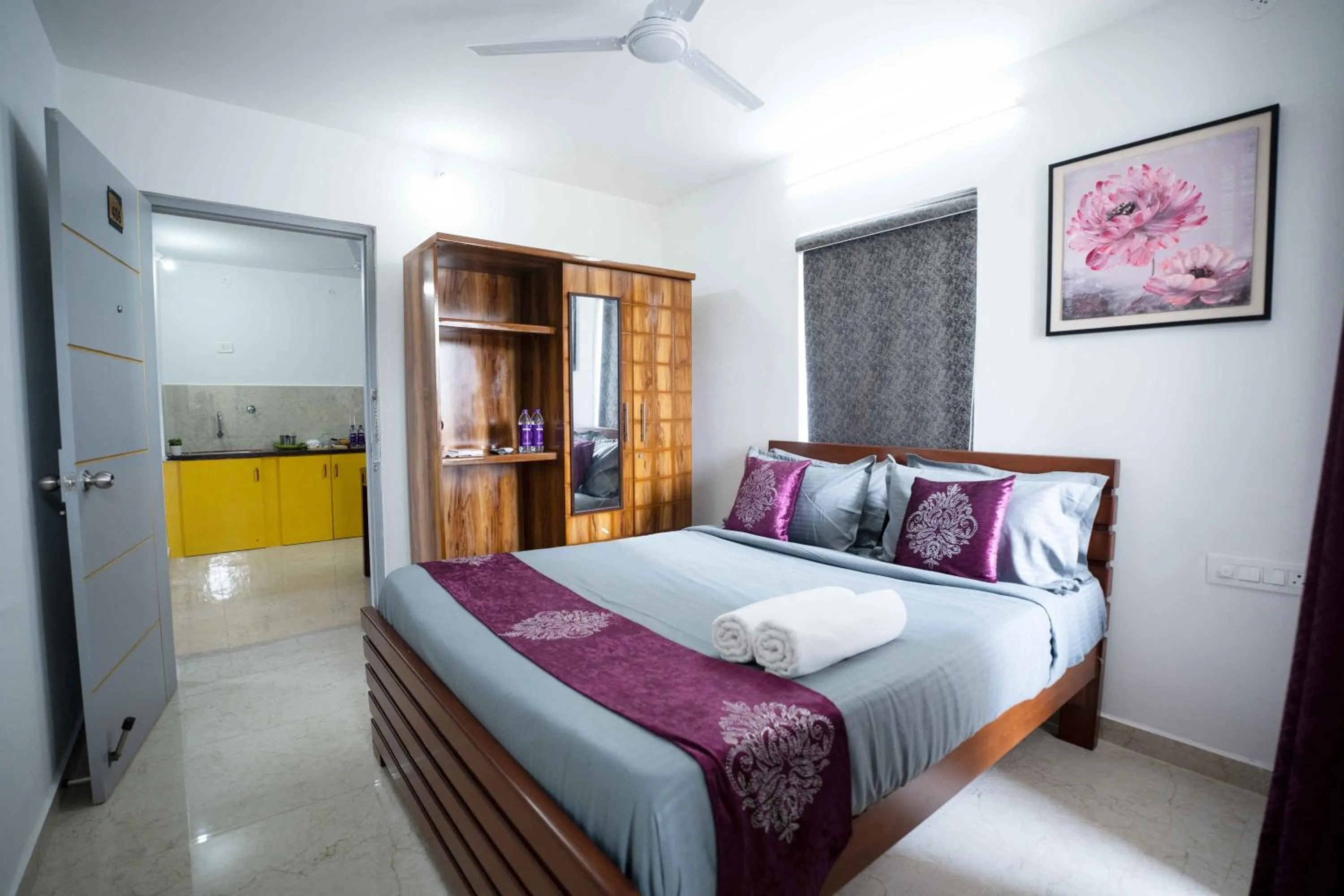 Bed in Yellow Bells Studios And Suites