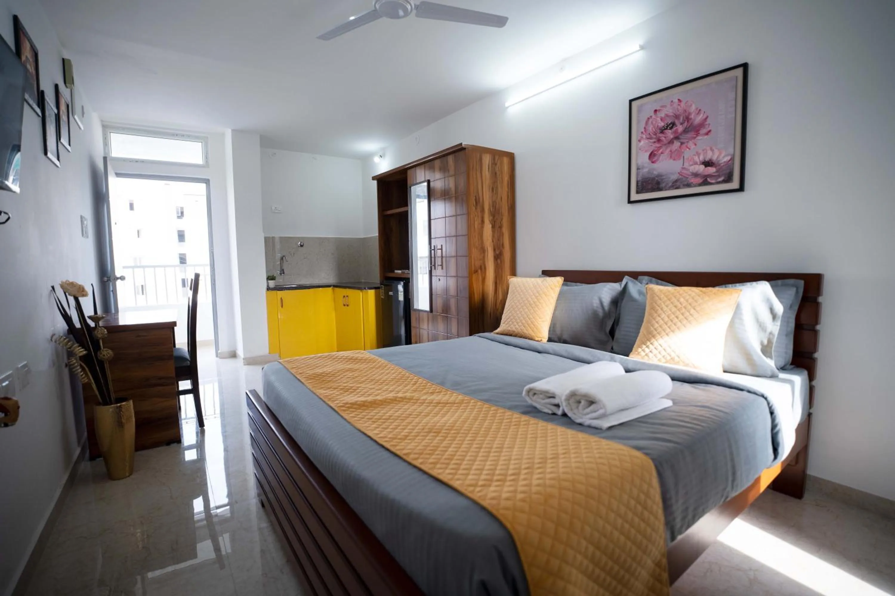 Photo of the whole room, Bed in Yellow Bells Studios And Suites