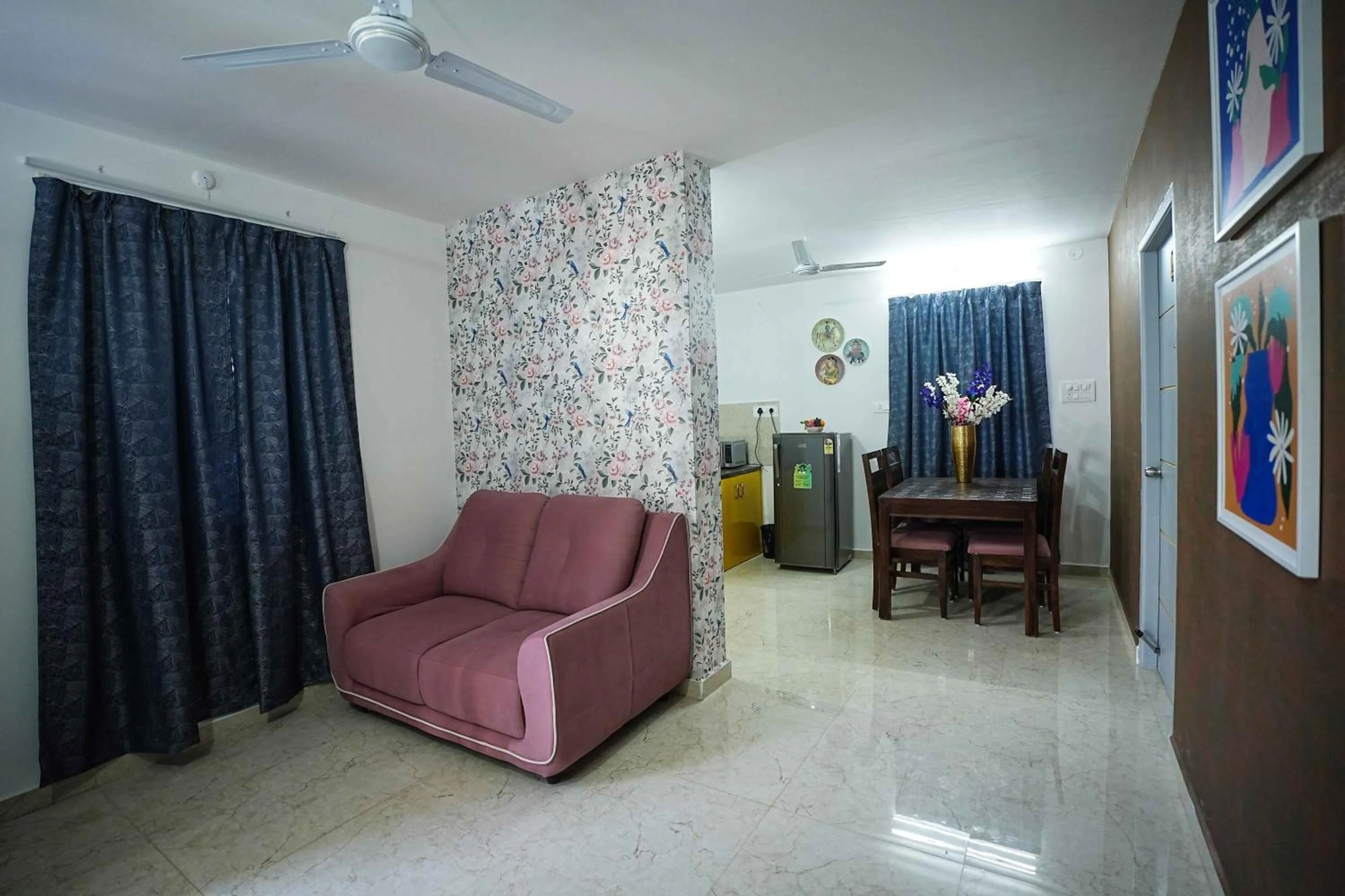 Living room in Yellow Bells Studios And Suites