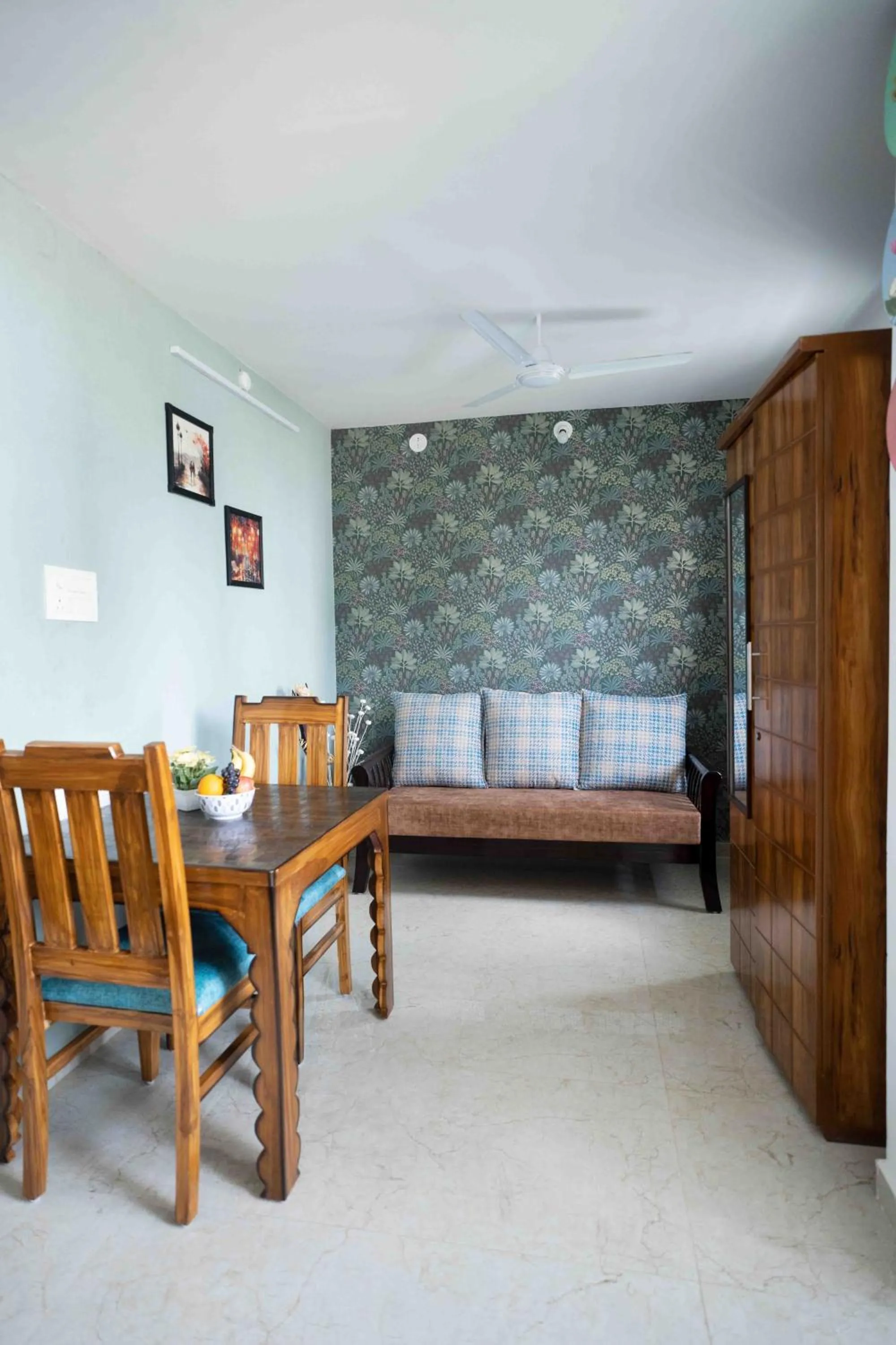 Seating area in Yellow Bells Studios And Suites