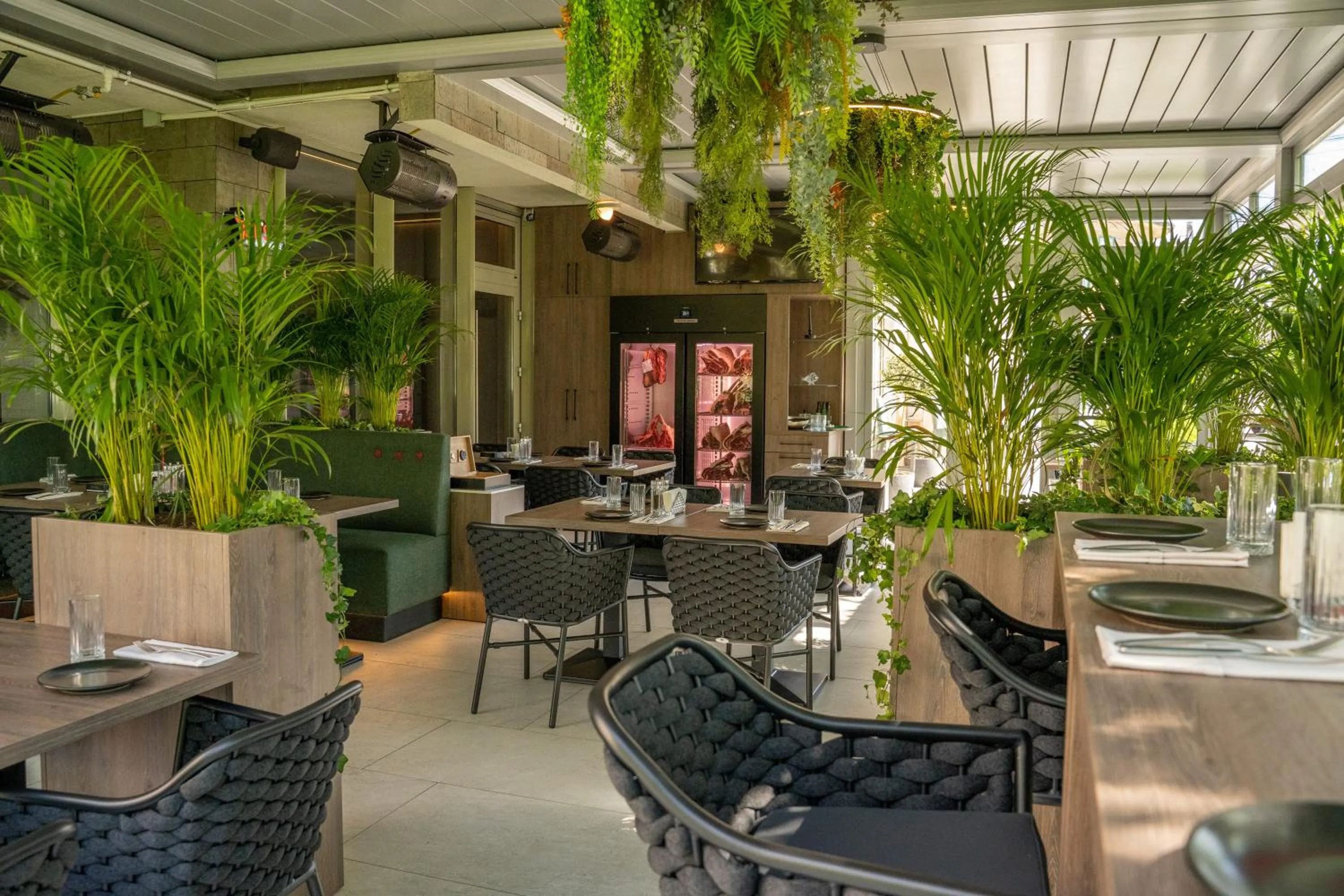 Exclusive Hotel & More