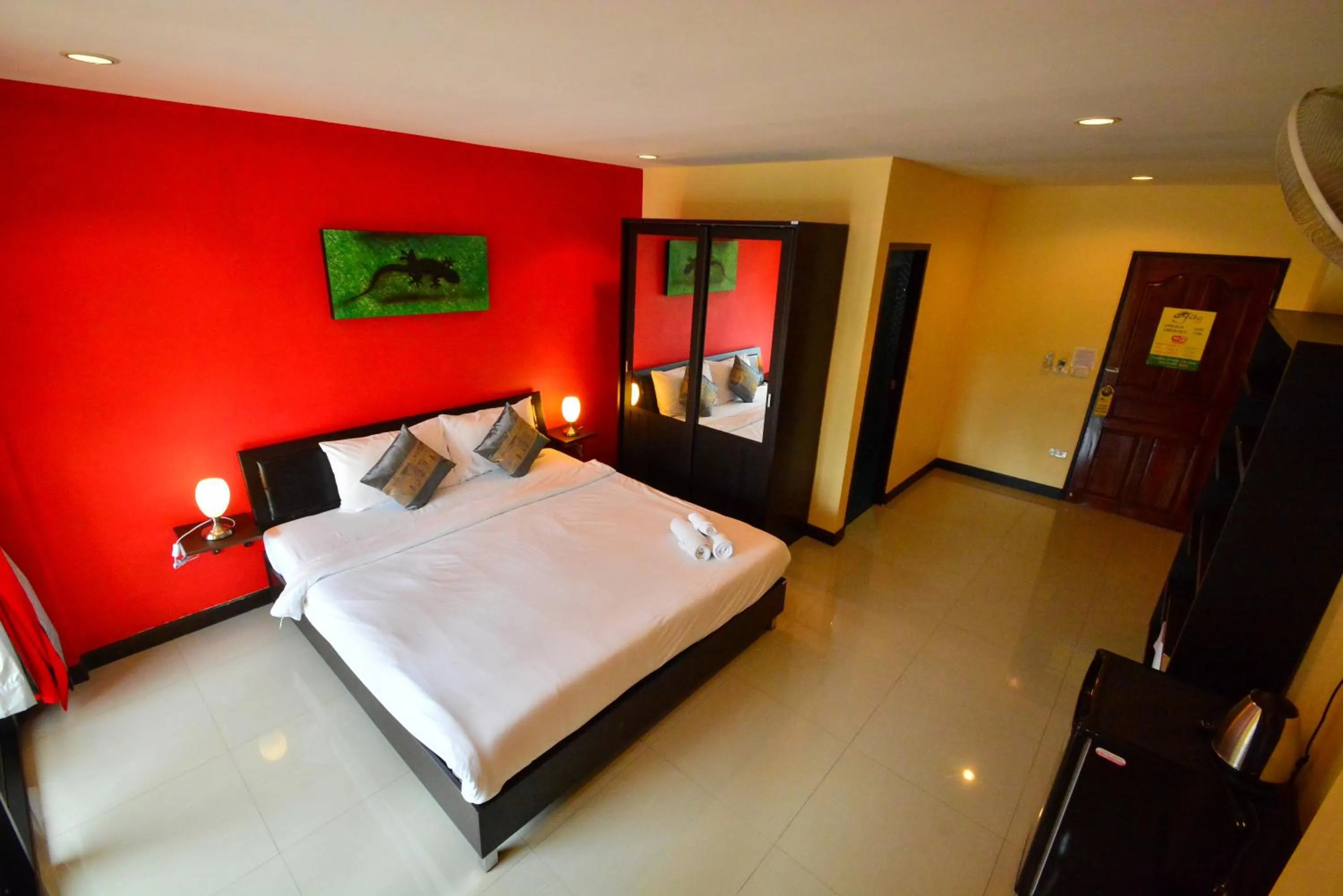 Photo of the whole room, Bed in Gecko Hotel