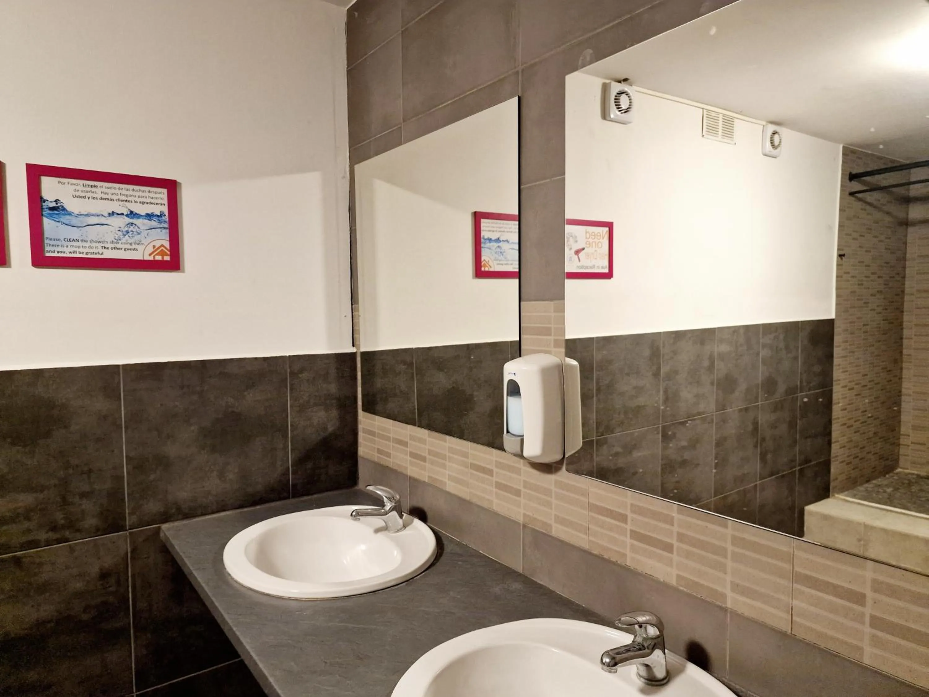 Shower in Arc House Barcelona