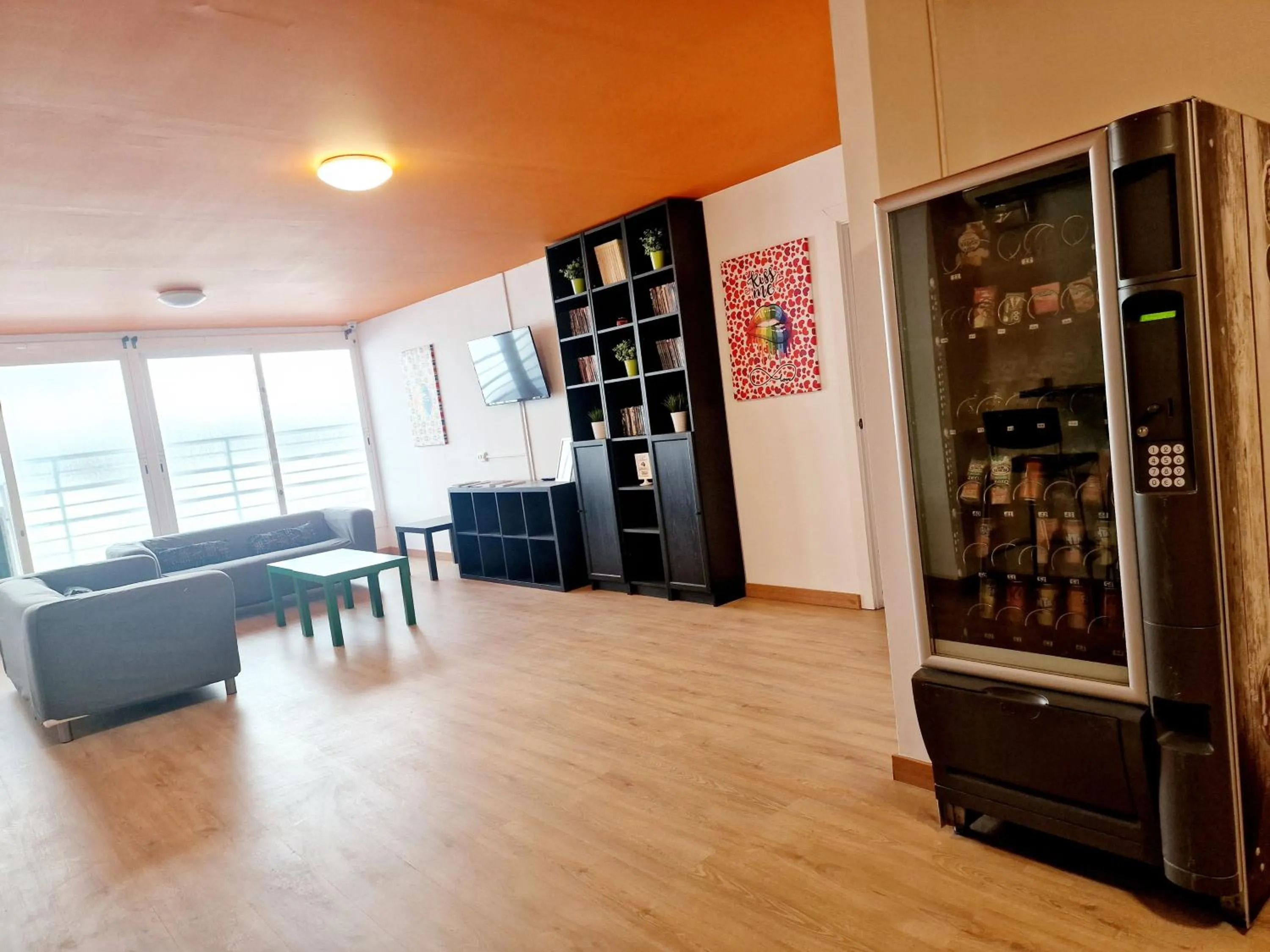 Communal lounge/ TV room in Arc House Barcelona