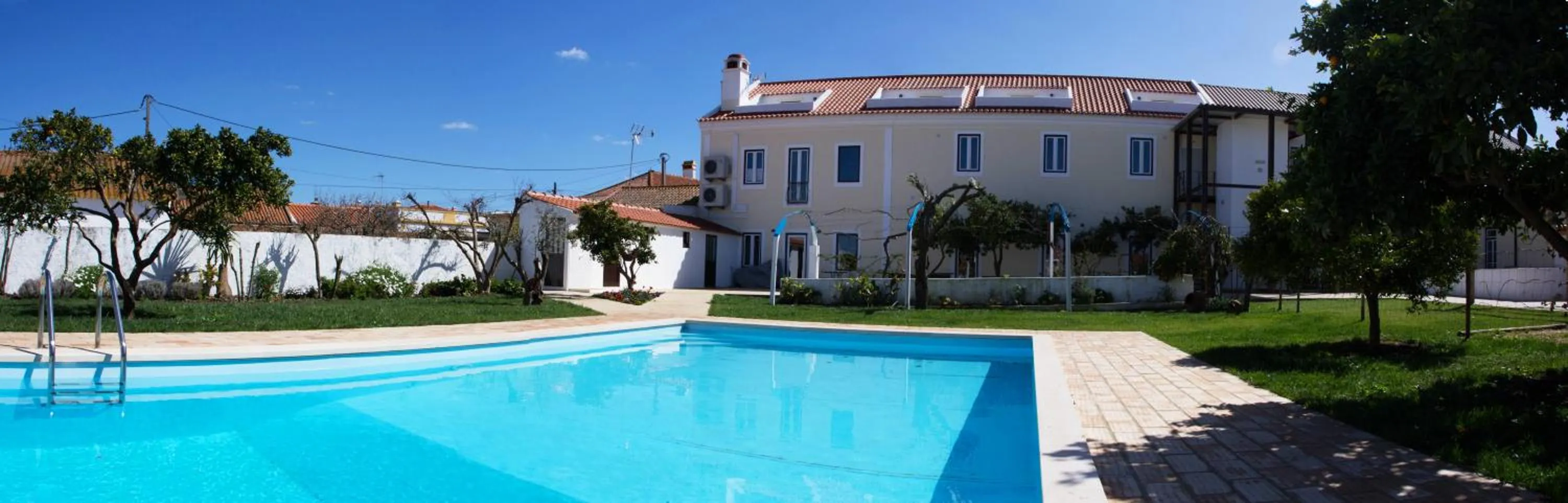 Pool view in Casas da Moagem