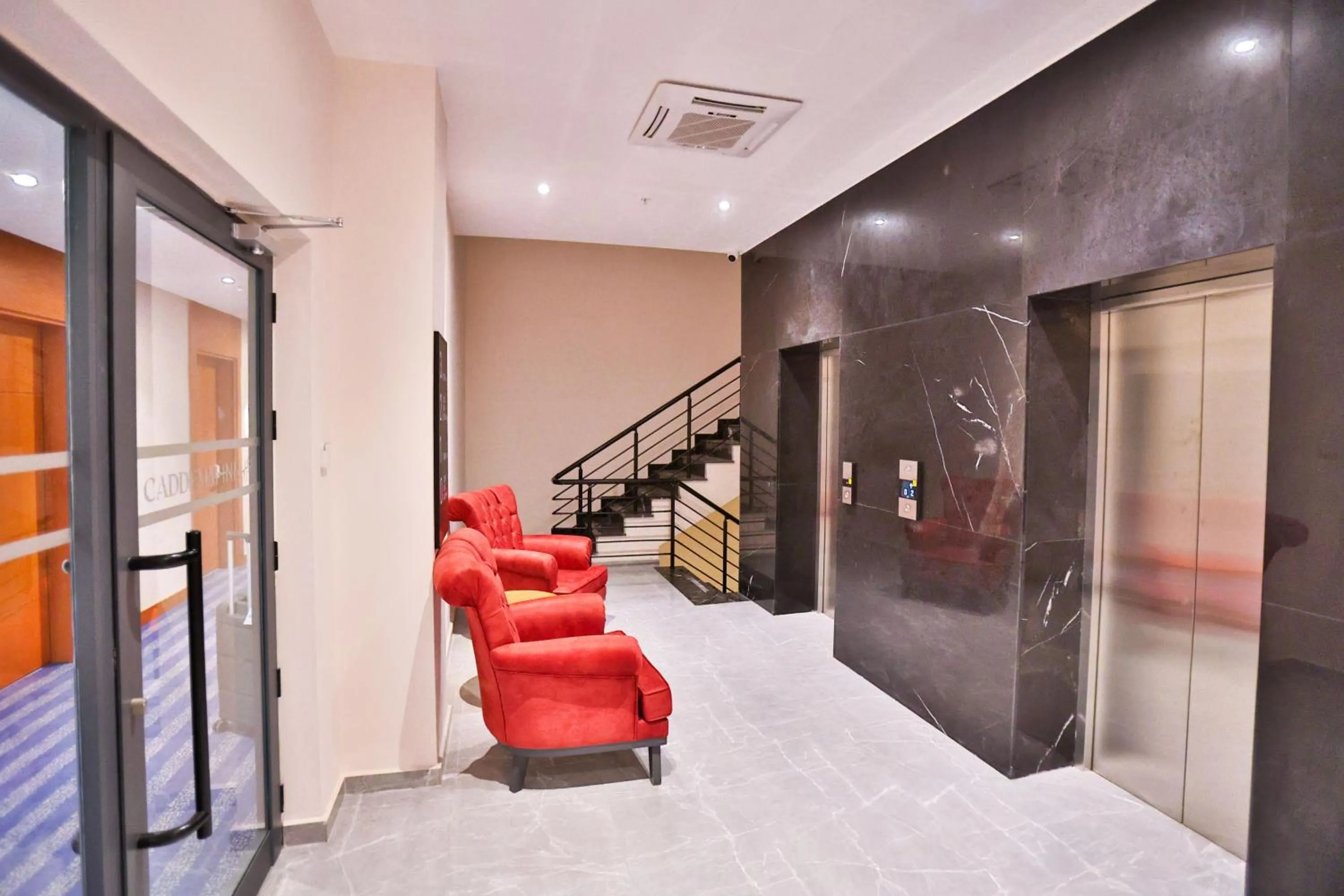 Seating area in Caddem Inn Hotel