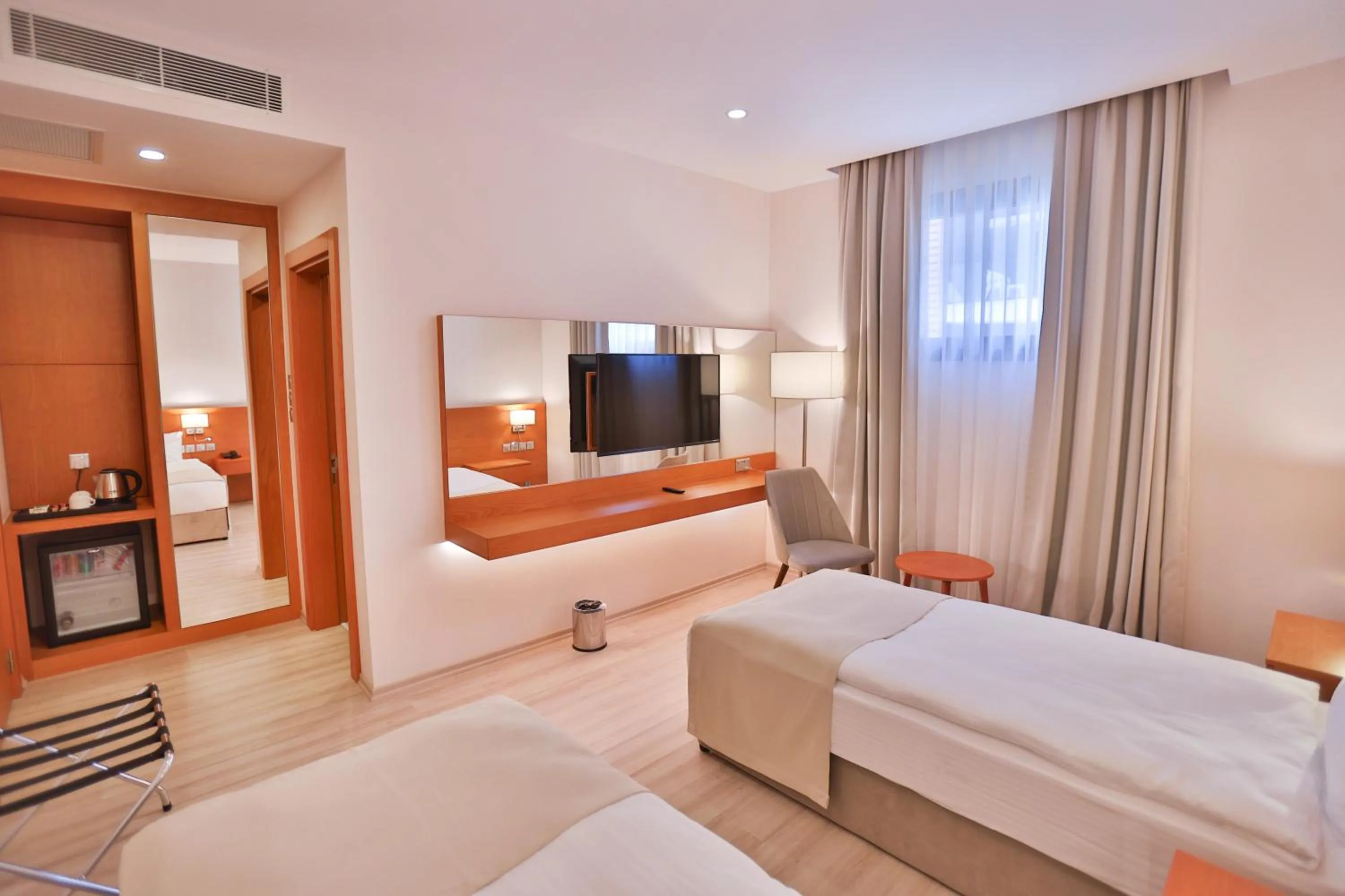 Bed in Caddem Inn Hotel