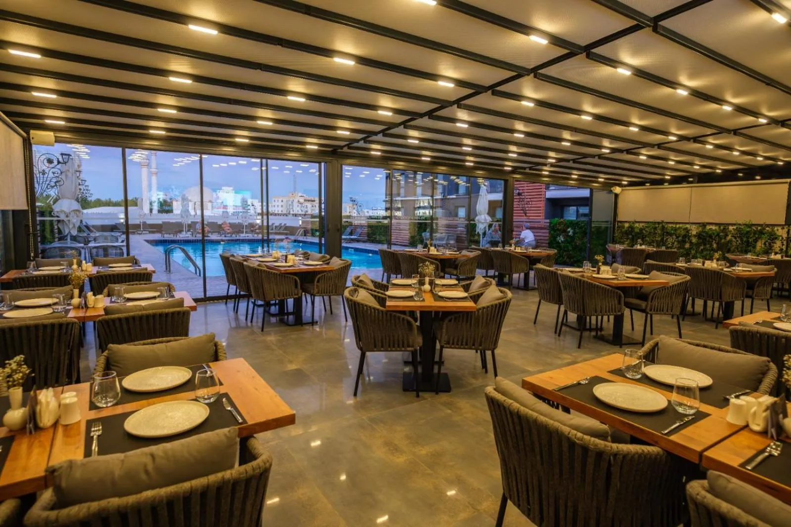 Restaurant/places to eat in Caddem Inn Hotel