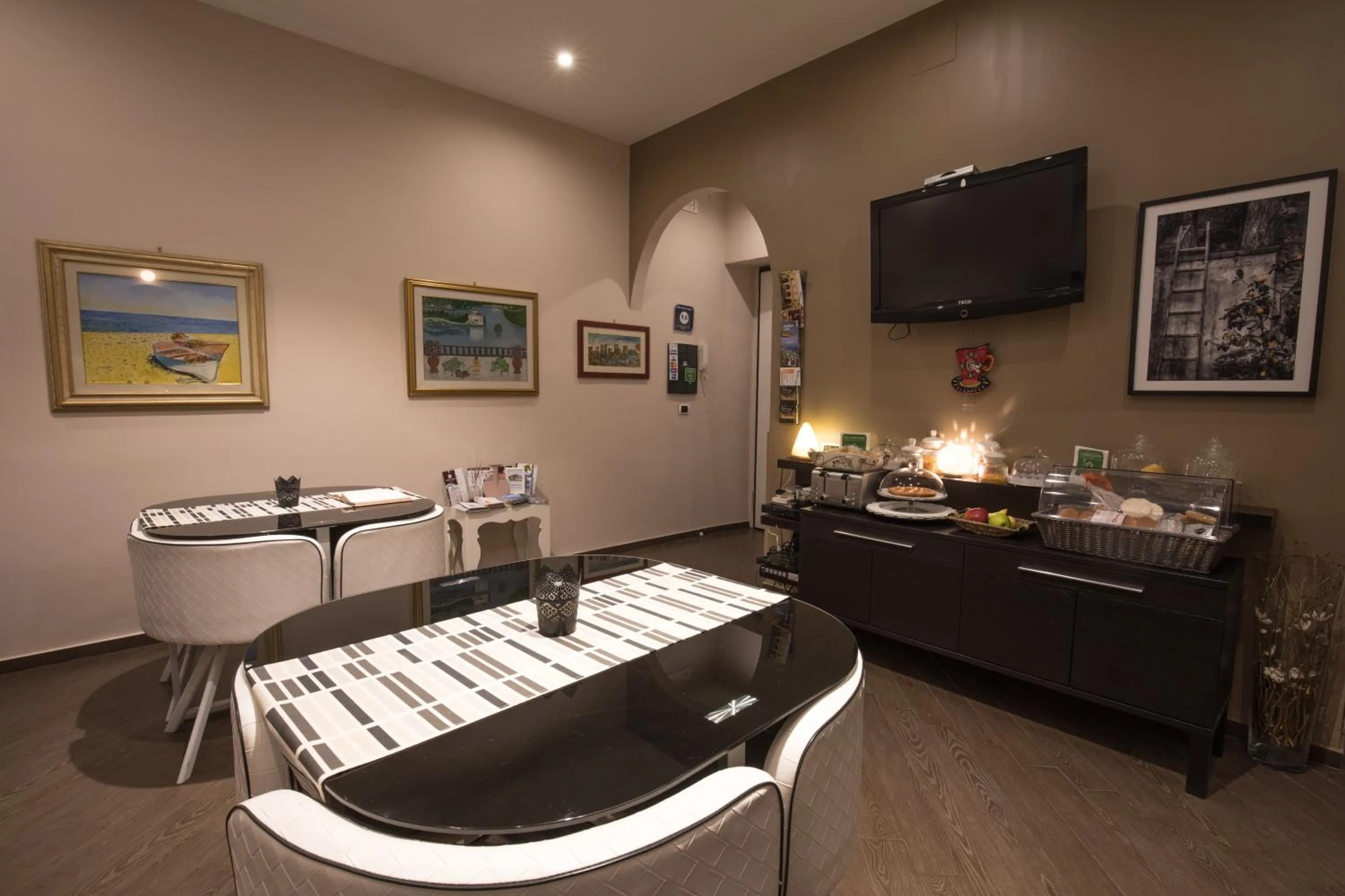 Communal lounge/ TV room in B&B Civico Cinque