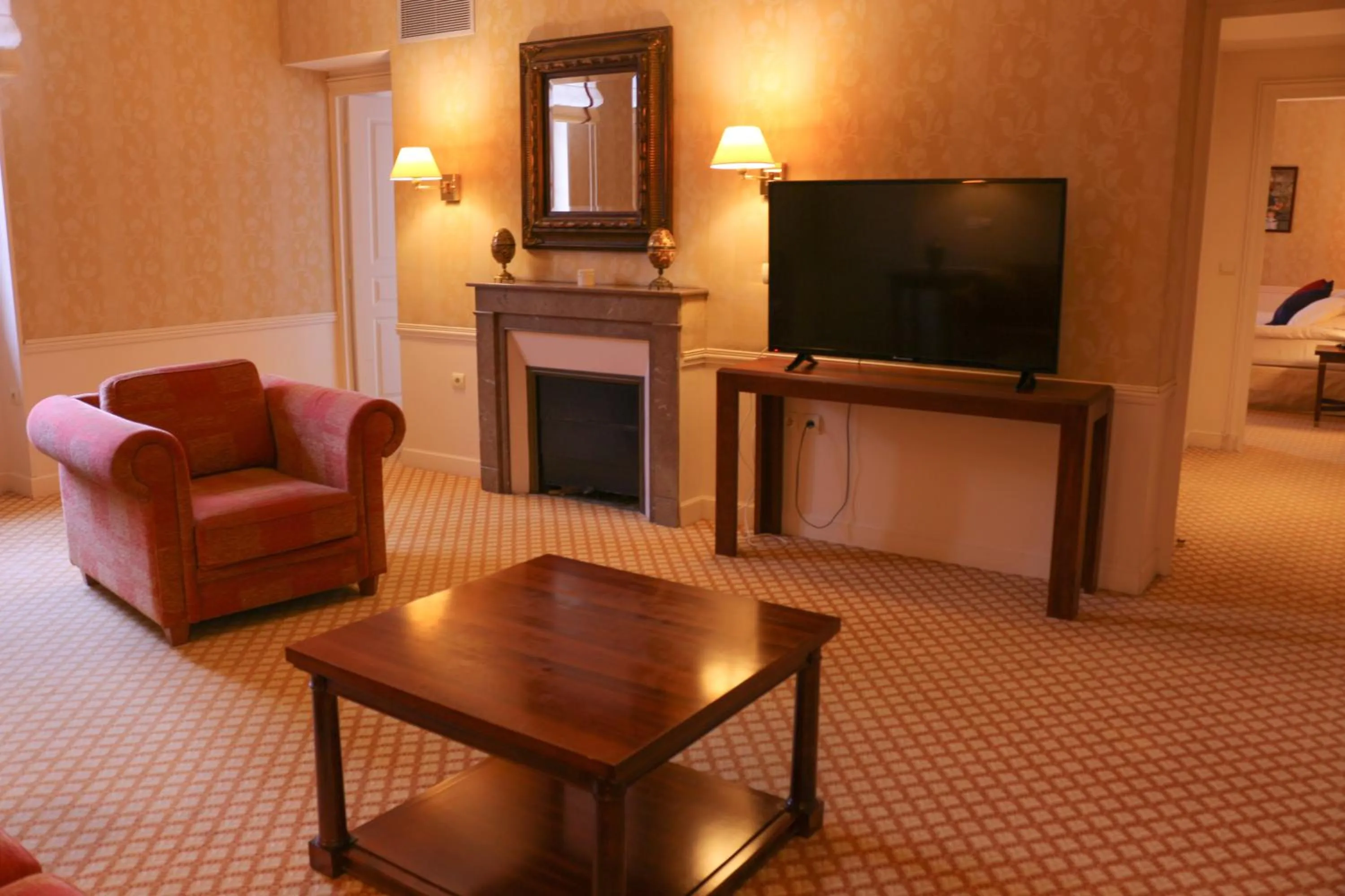 TV and multimedia in Le Domaine des Roches, Hotel & Spa