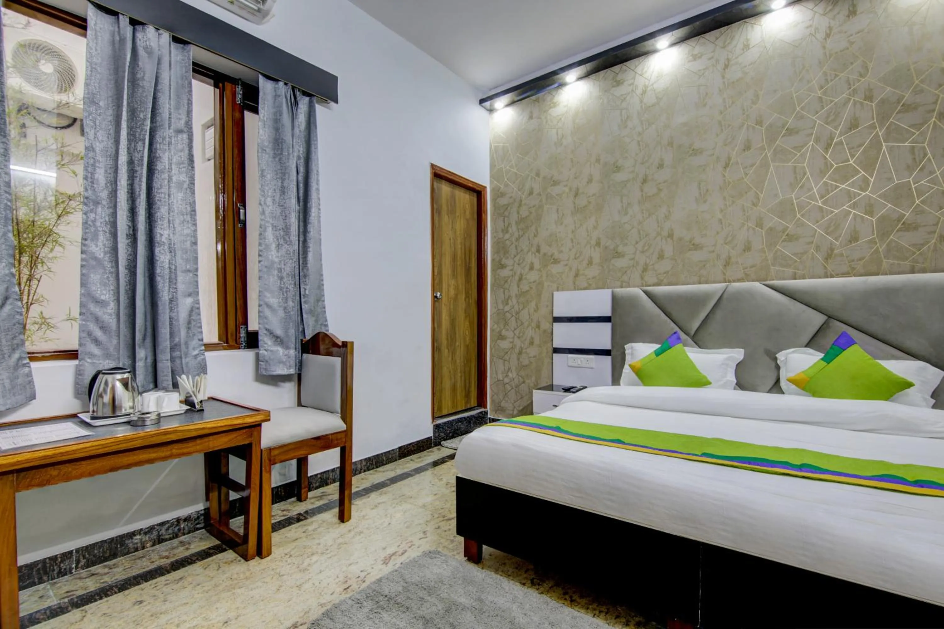 Bedroom, Bed in Treebo Sai Village, Manesar