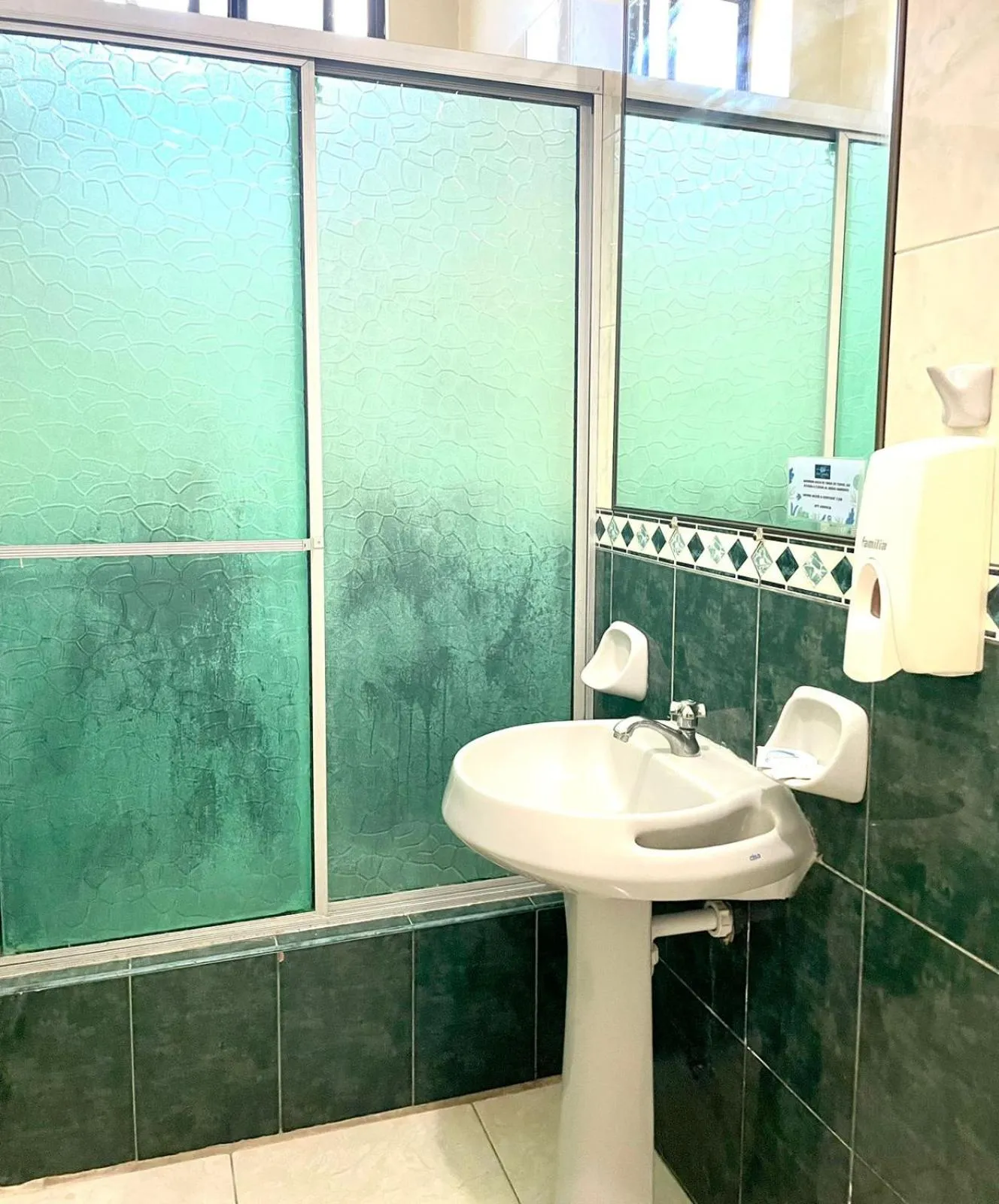 Shower in Reef Manta