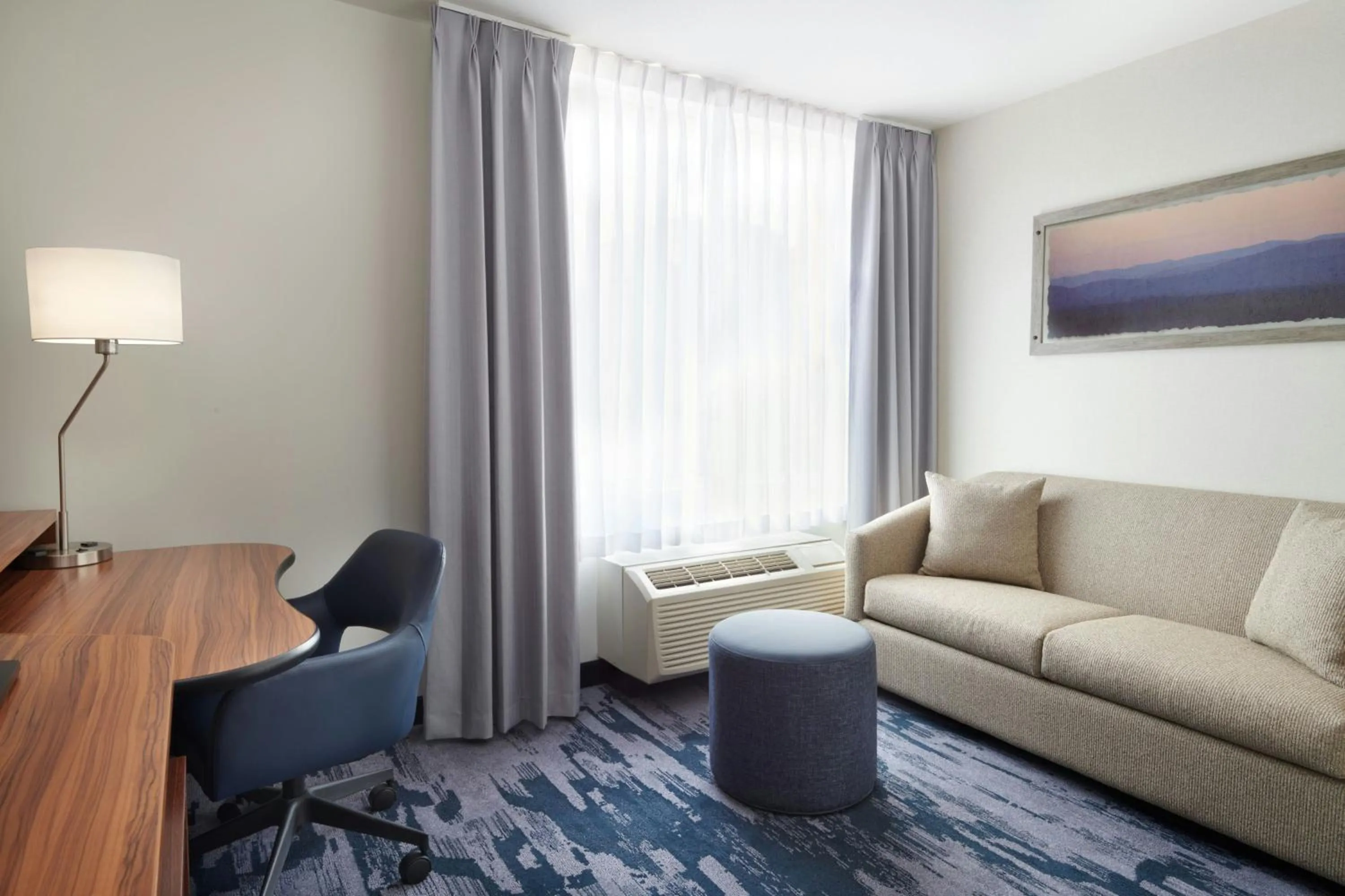 Living room in Fairfield Inn & Suites by Marriott Calgary Downtown