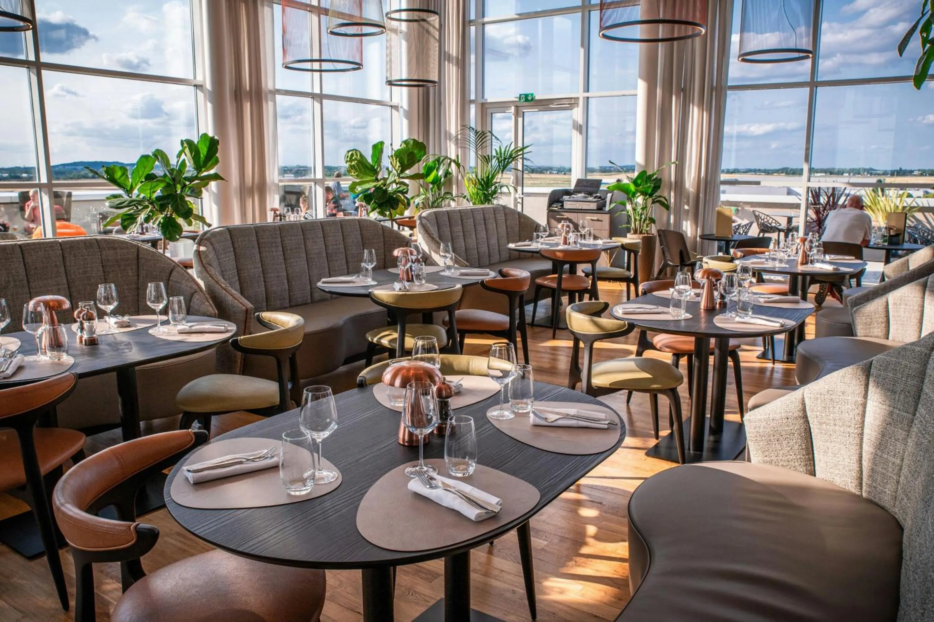 Restaurant/places to eat in AC Hotel by Marriott Paris Le Bourget Airport