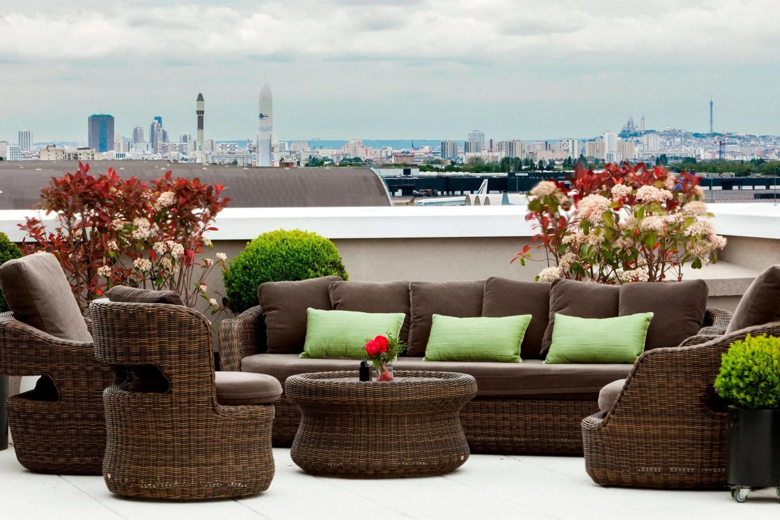 Lounge or bar in AC Hotel by Marriott Paris Le Bourget Airport