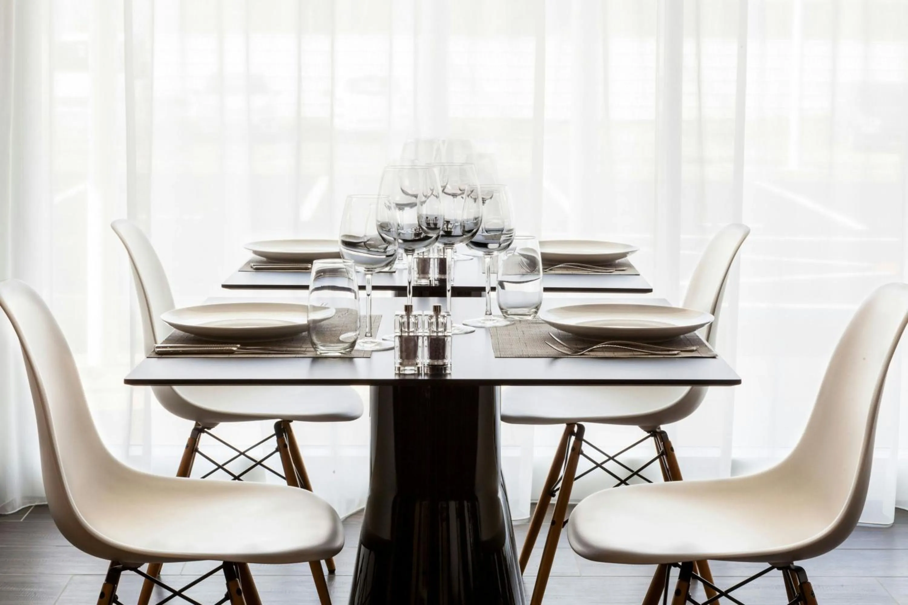 Restaurant/places to eat in AC Hotel by Marriott Paris Le Bourget Airport