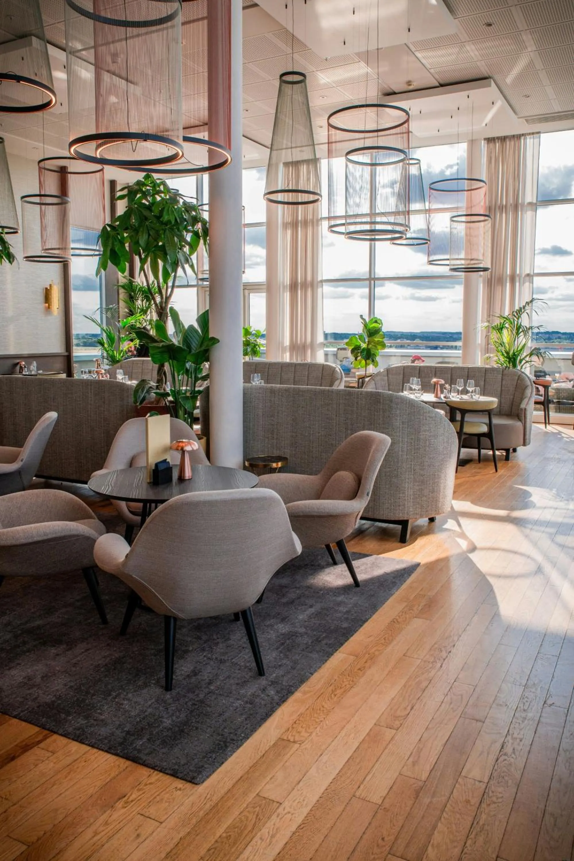 Lounge or bar in AC Hotel by Marriott Paris Le Bourget Airport