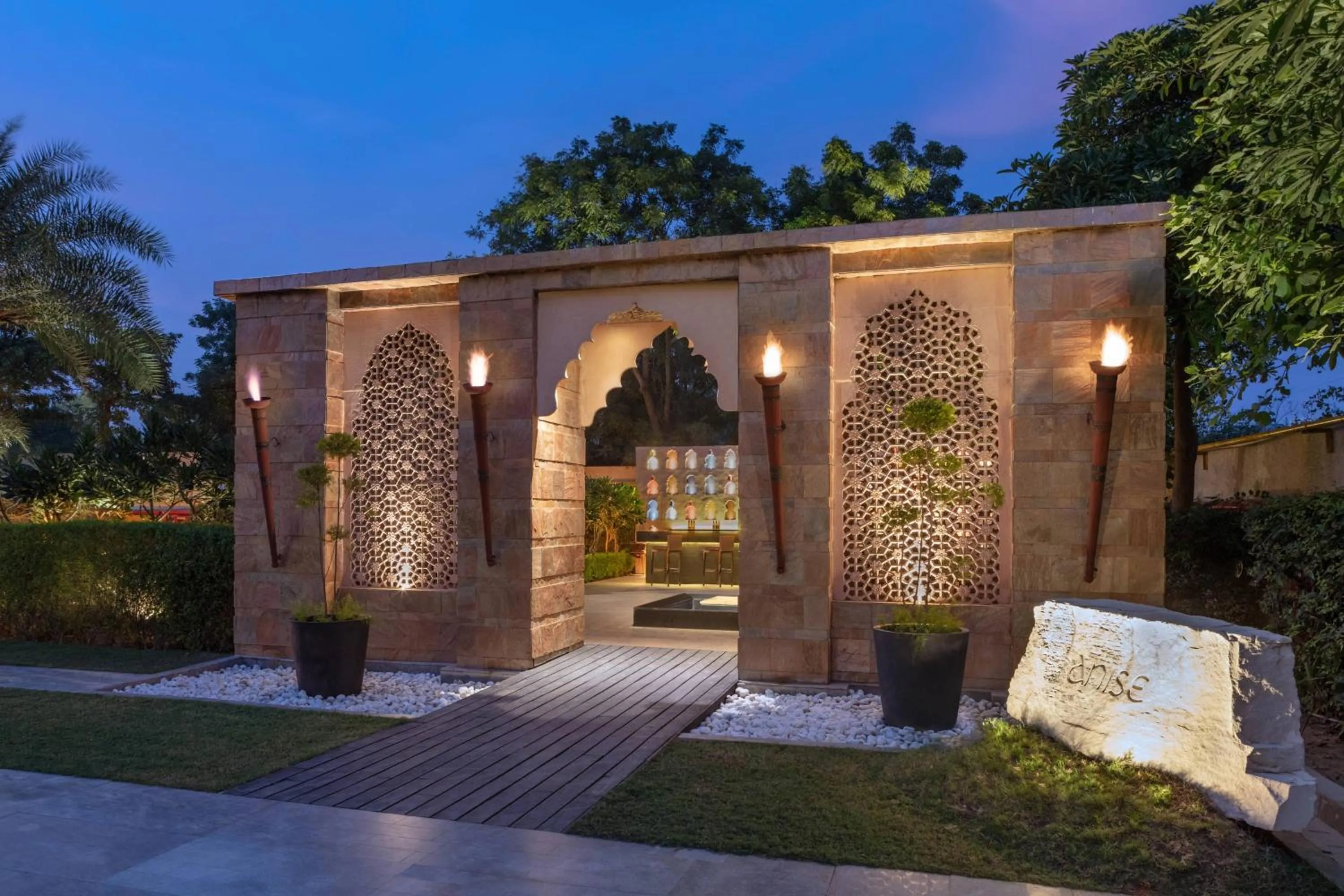 Restaurant/places to eat in Courtyard by Marriott Agra