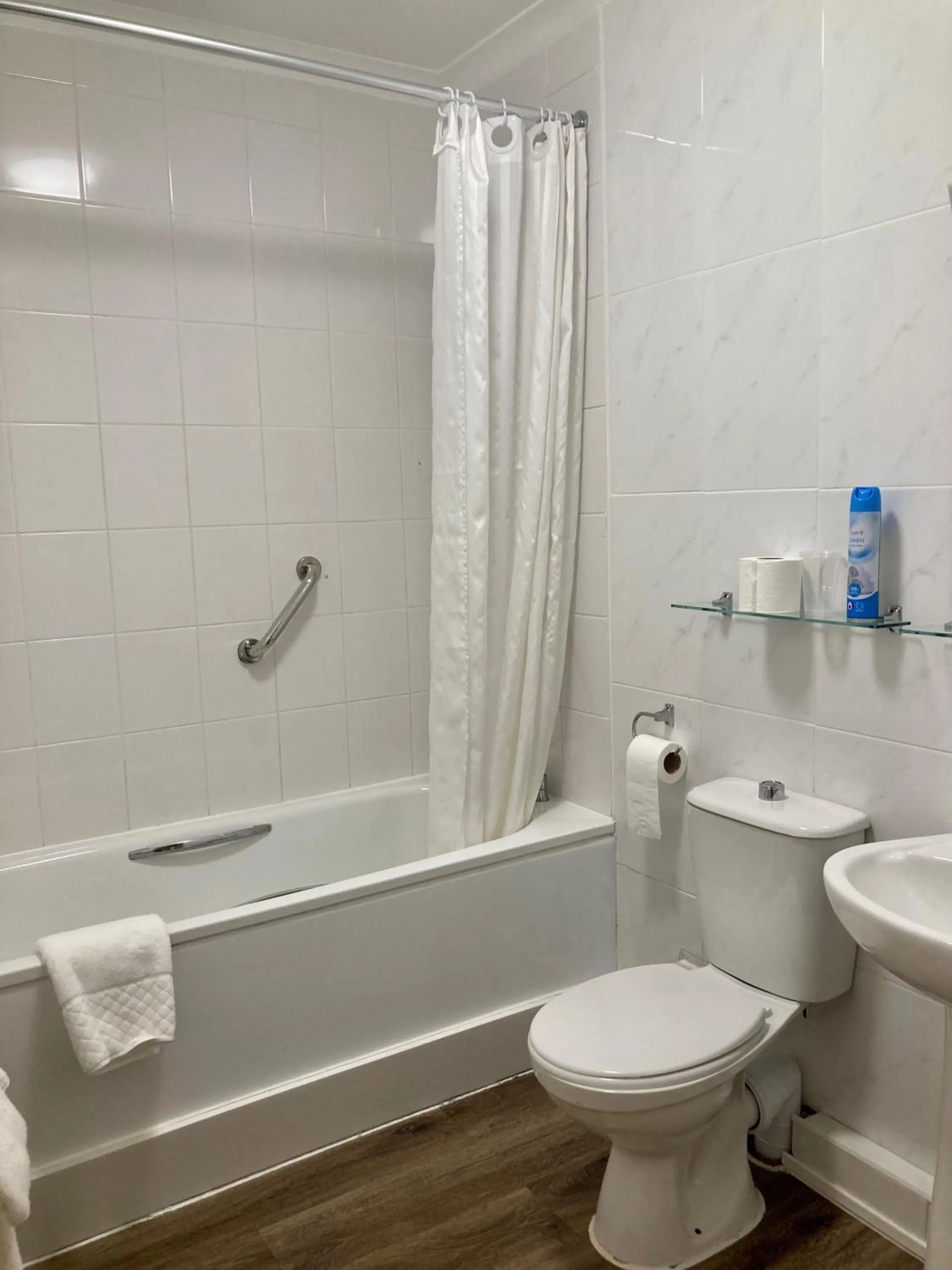 Shower in The Bentley Brook Inn