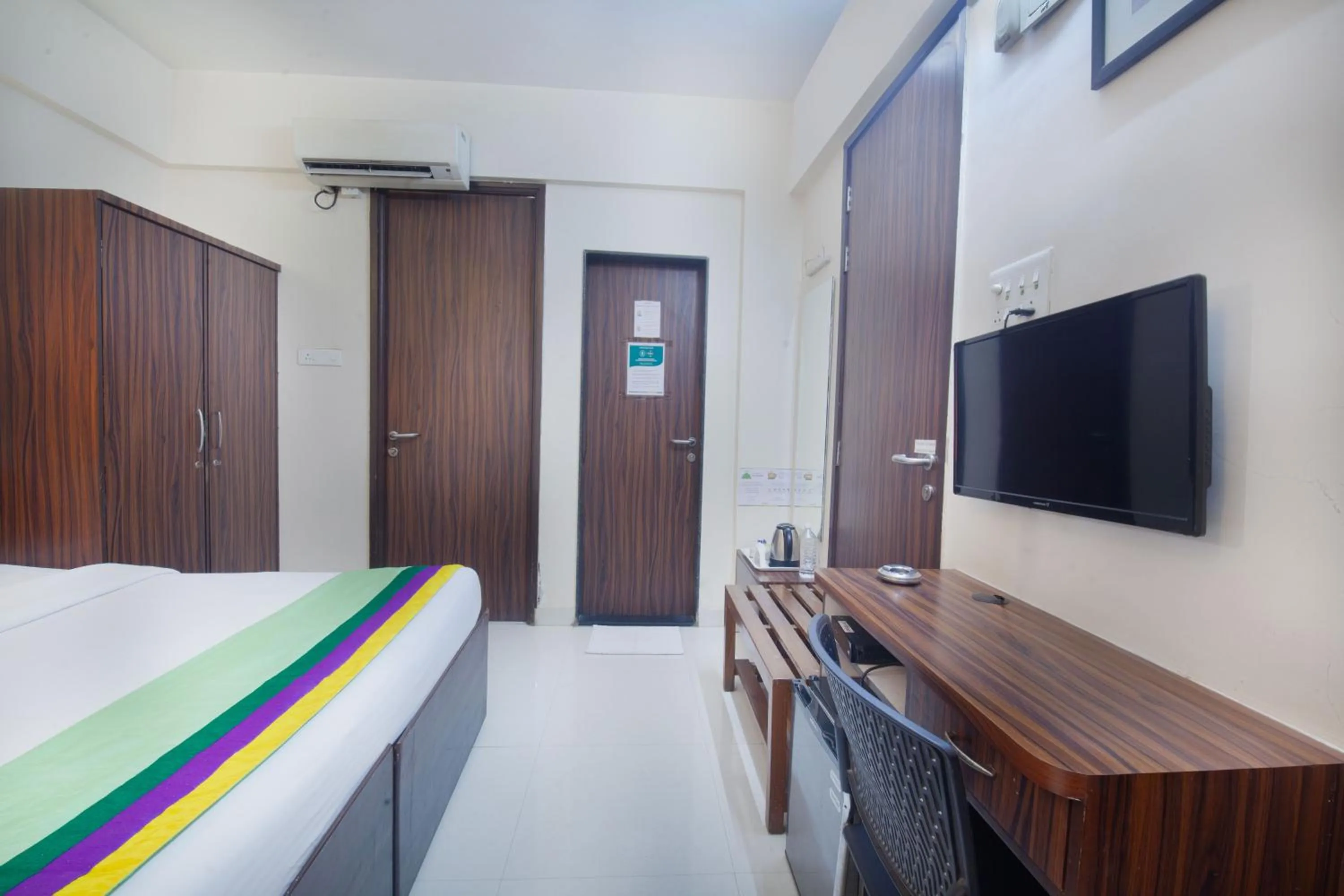 Bedroom, Bed in Treebo Park View Hadapsar