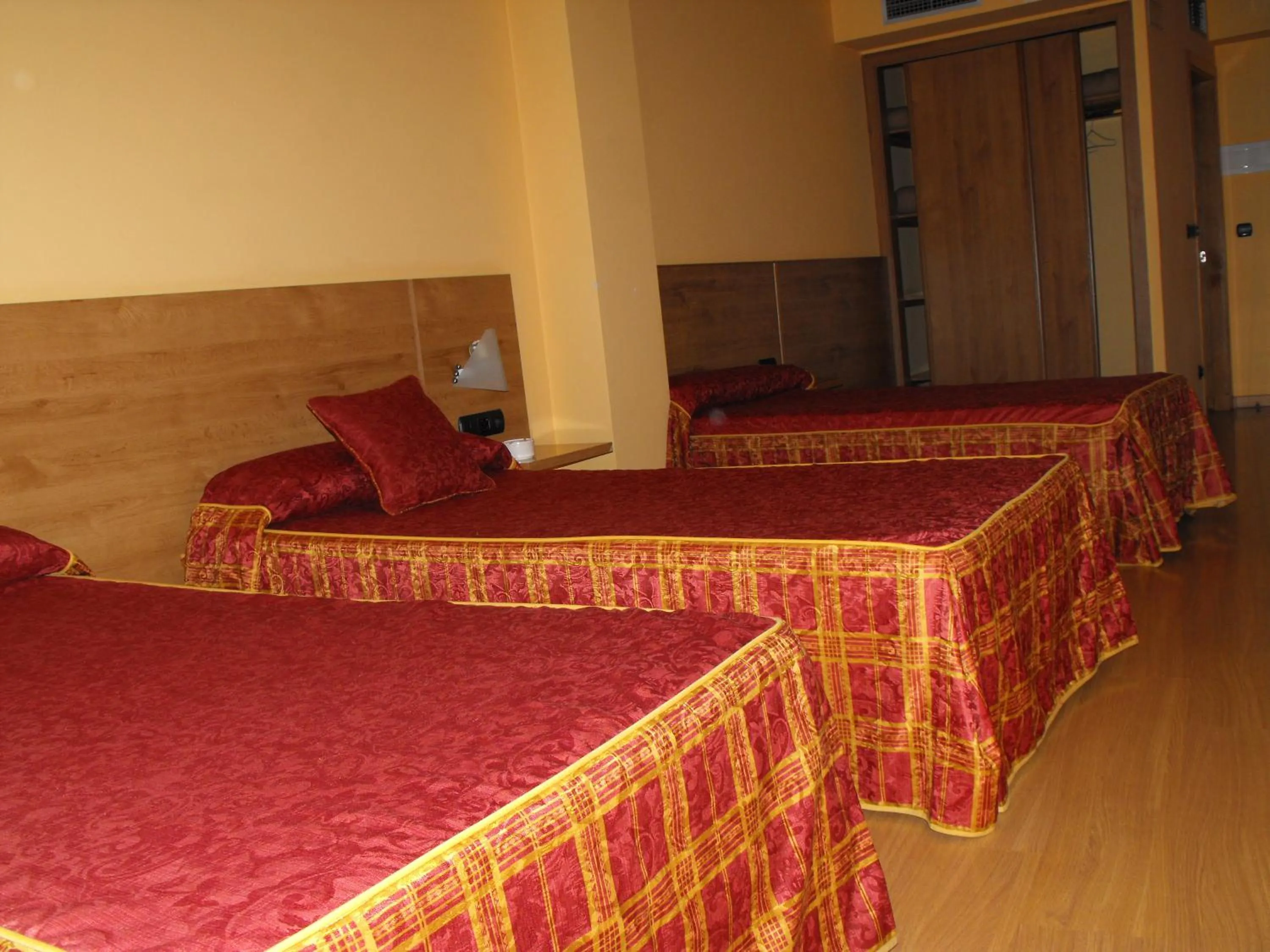 Bed in Hotel Restaurante Pontiñas