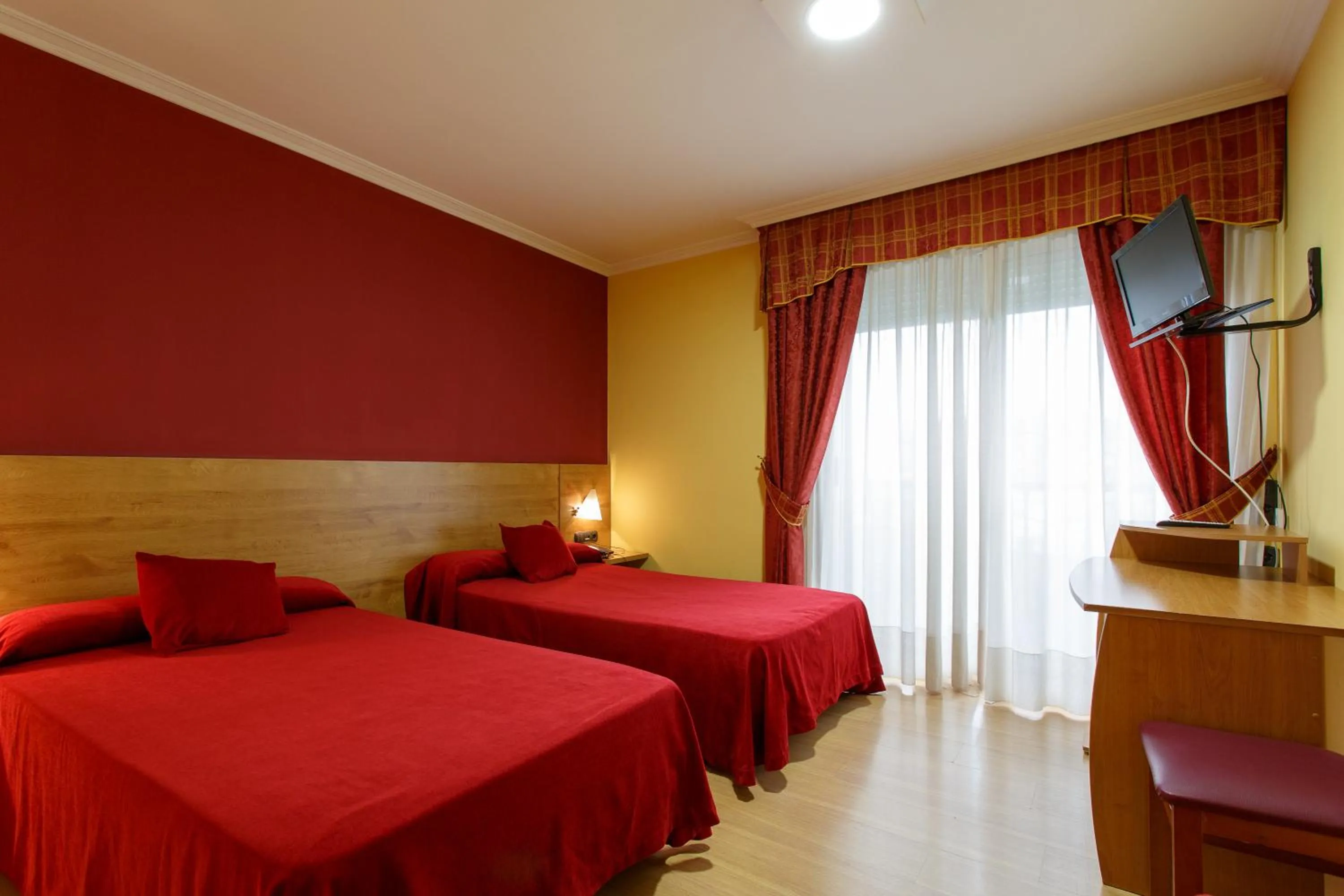 Bed in Hotel Restaurante Pontiñas