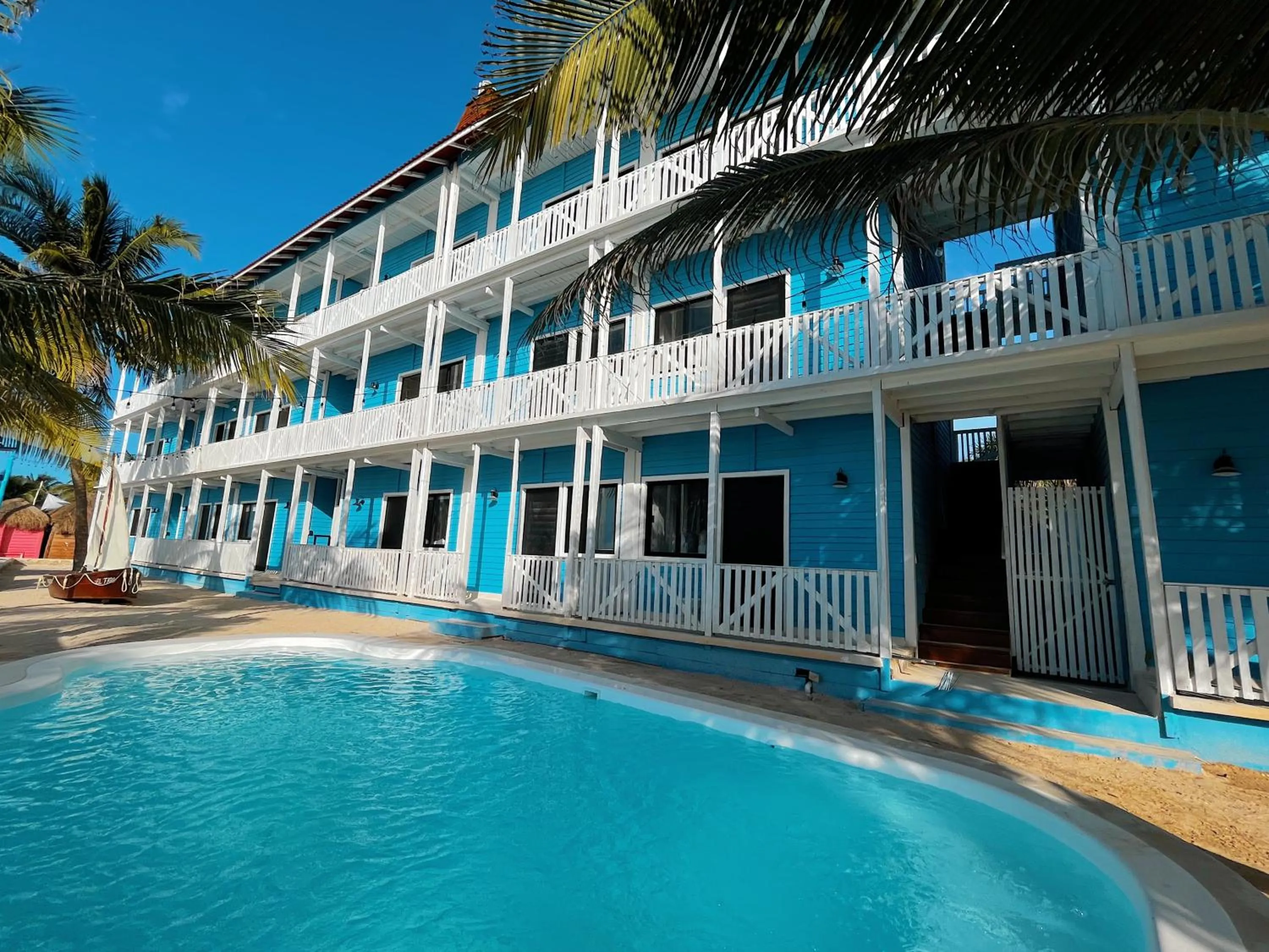 Property building in El Faro Beach Front by ÓOL Hotels