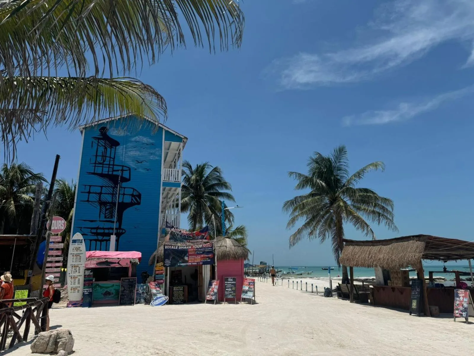 Property building in El Faro Beach Front by ÓOL Hotels