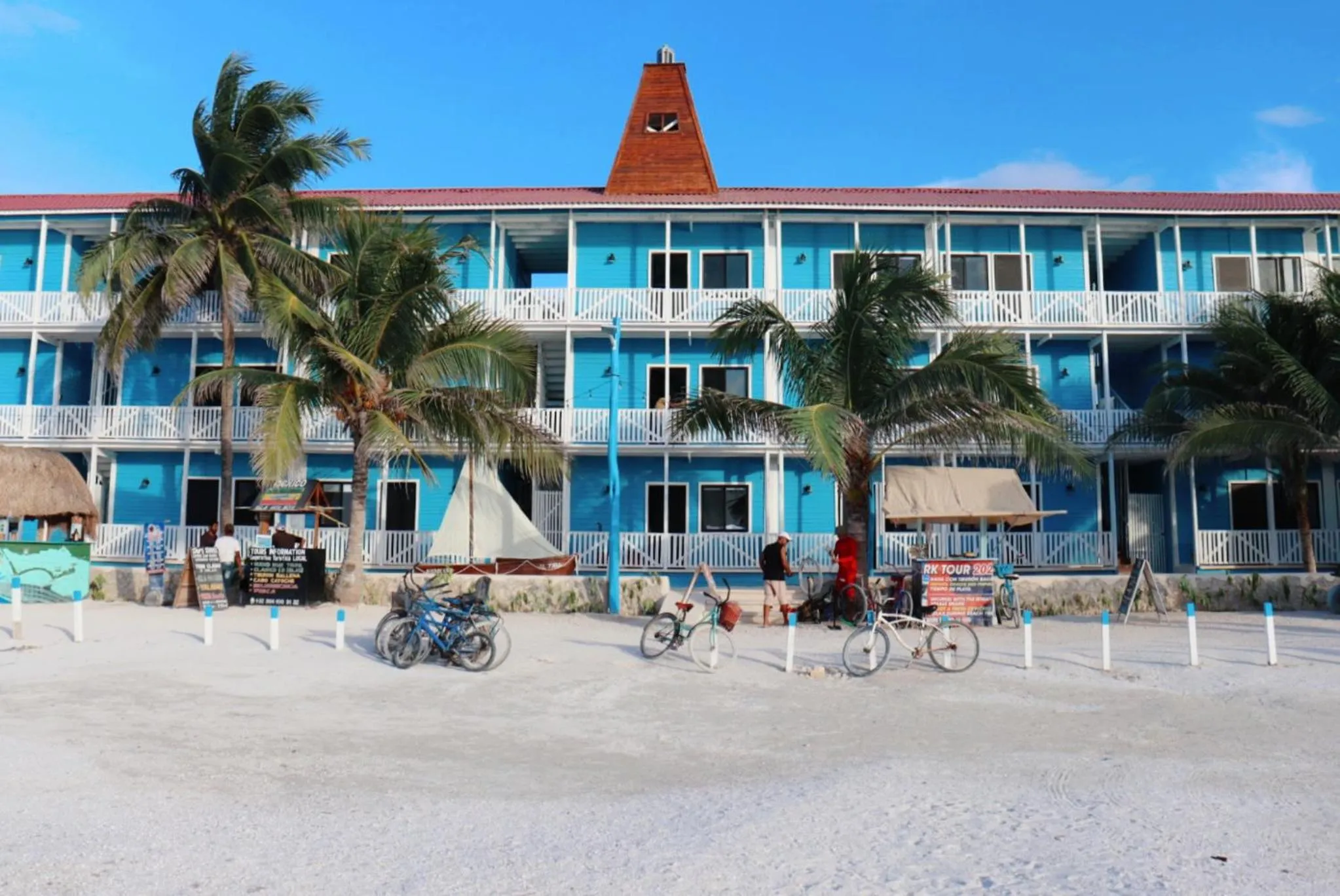 Property building in El Faro Beach Front by ÓOL Hotels