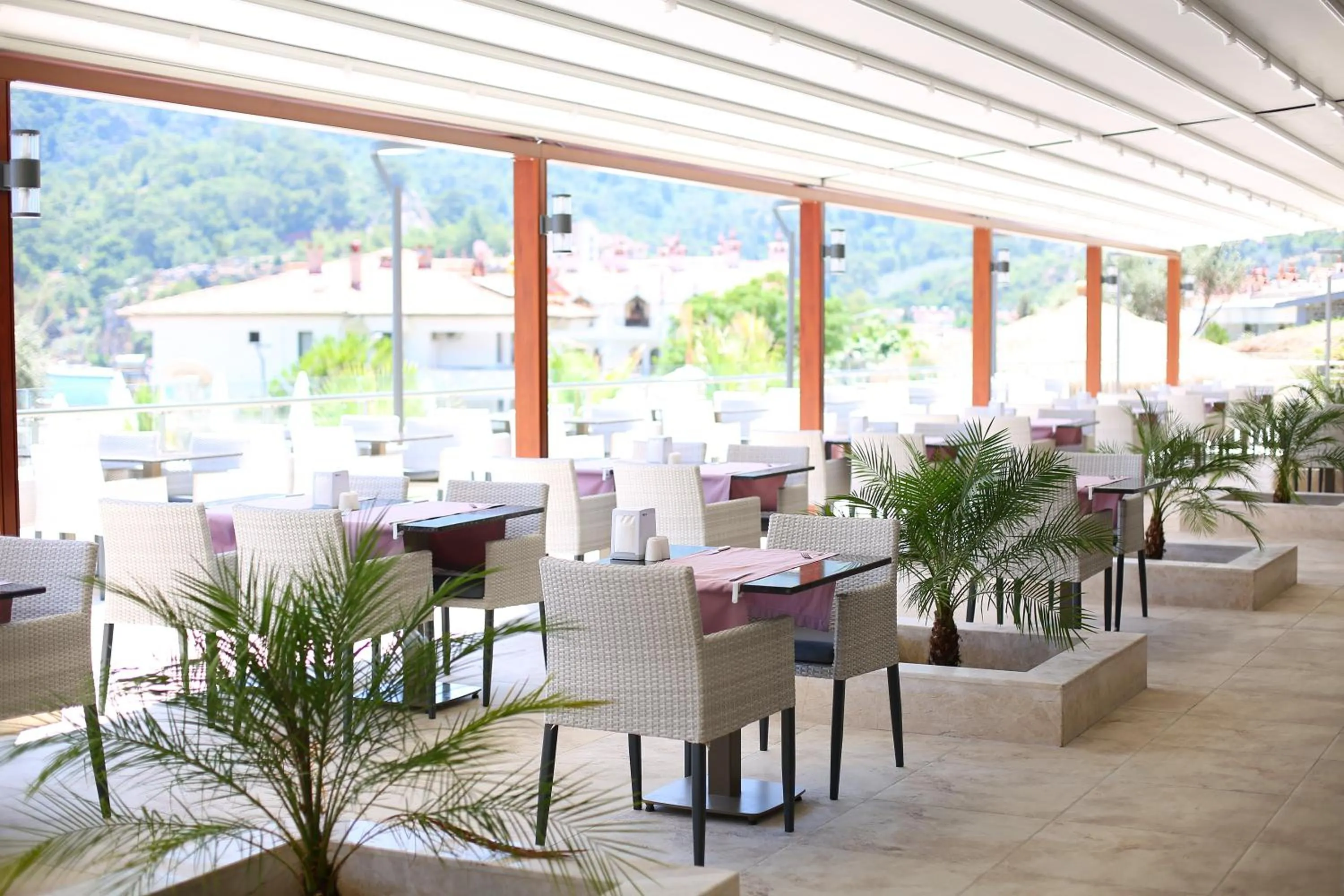 Restaurant/places to eat in Turunc Premium Hotel