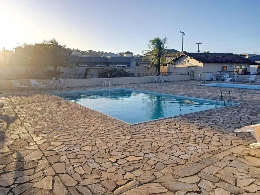 Casa com piscina, churrasqueira e ar condicionado em condomínio