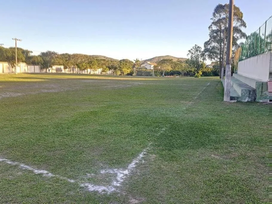 Casa com piscina, churrasqueira e ar condicionado em condomínio
