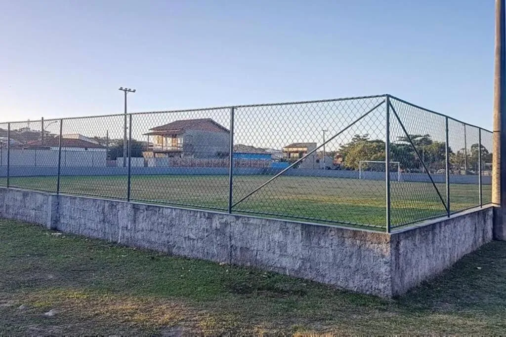 Casa com piscina, churrasqueira e ar condicionado em condomínio