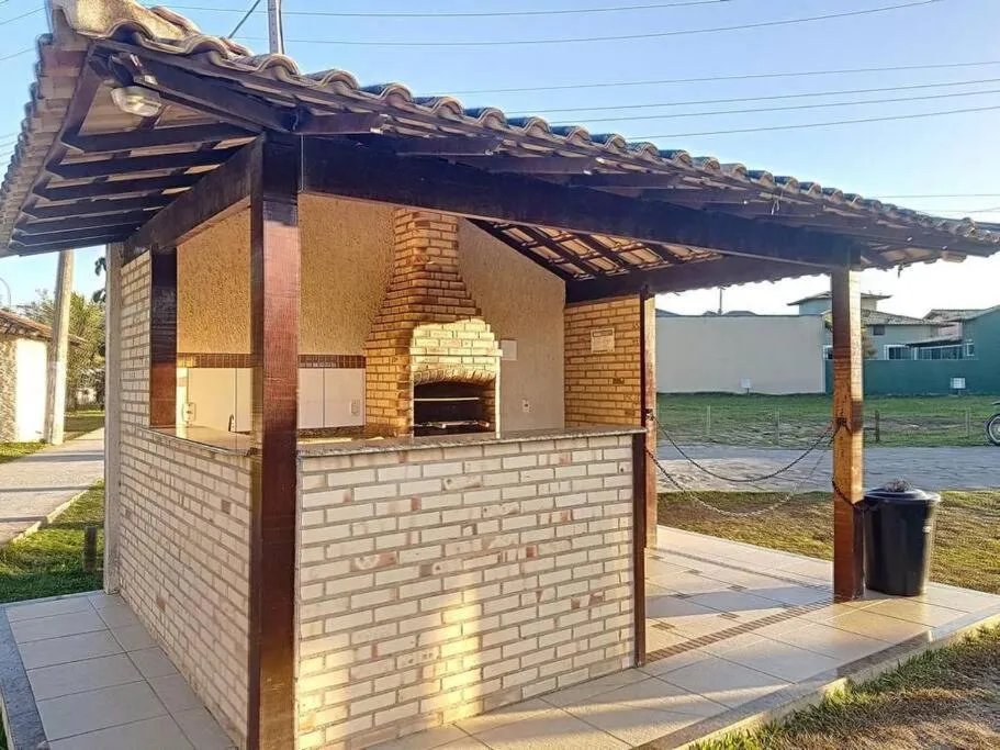 Casa com piscina, churrasqueira e ar condicionado em condomínio
