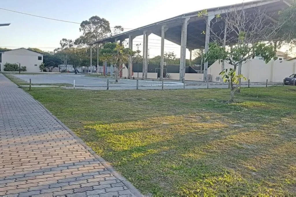 Casa com piscina, churrasqueira e ar condicionado em condomínio