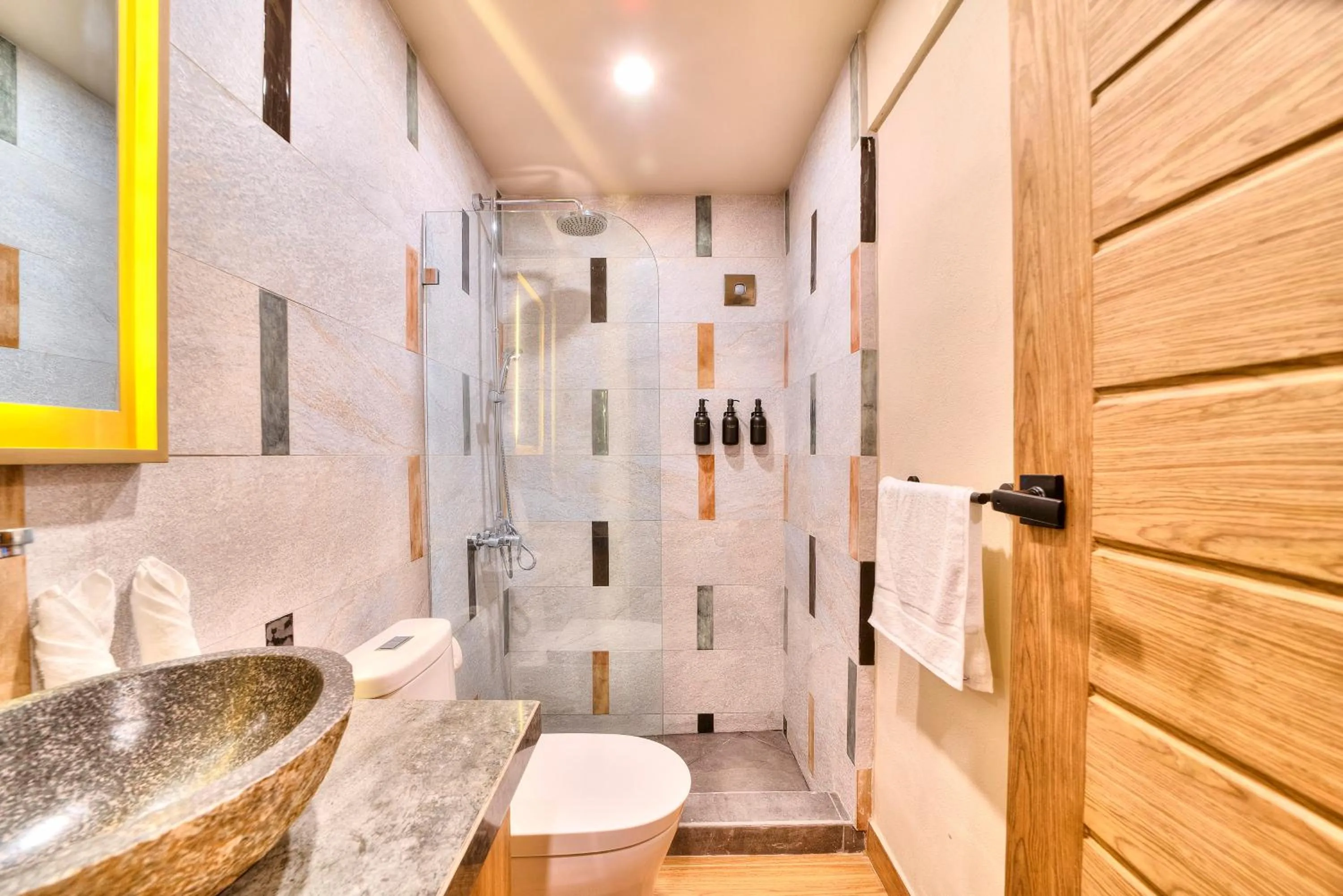 Shower in Conga Boutique Hotel