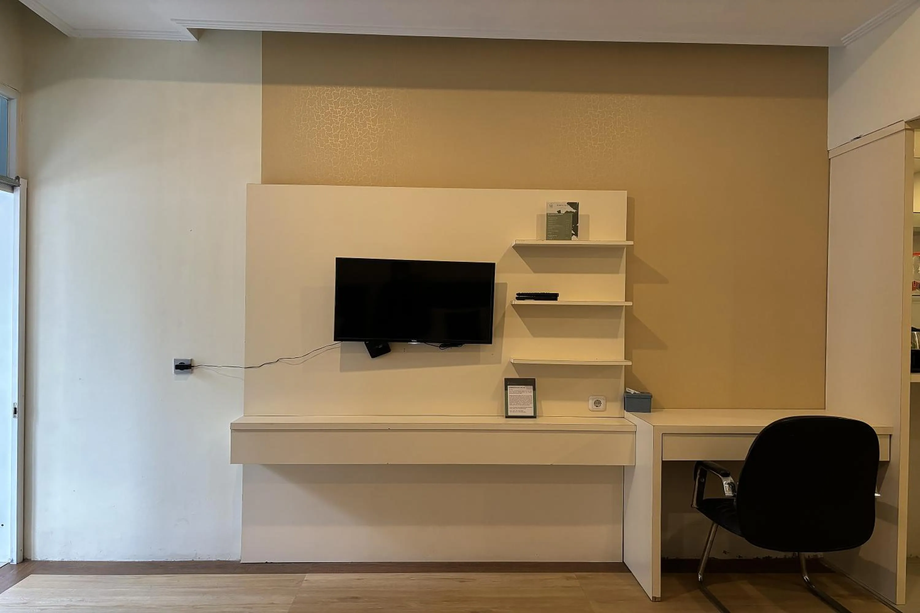 TV and multimedia in Green Hero Darajat Hotel