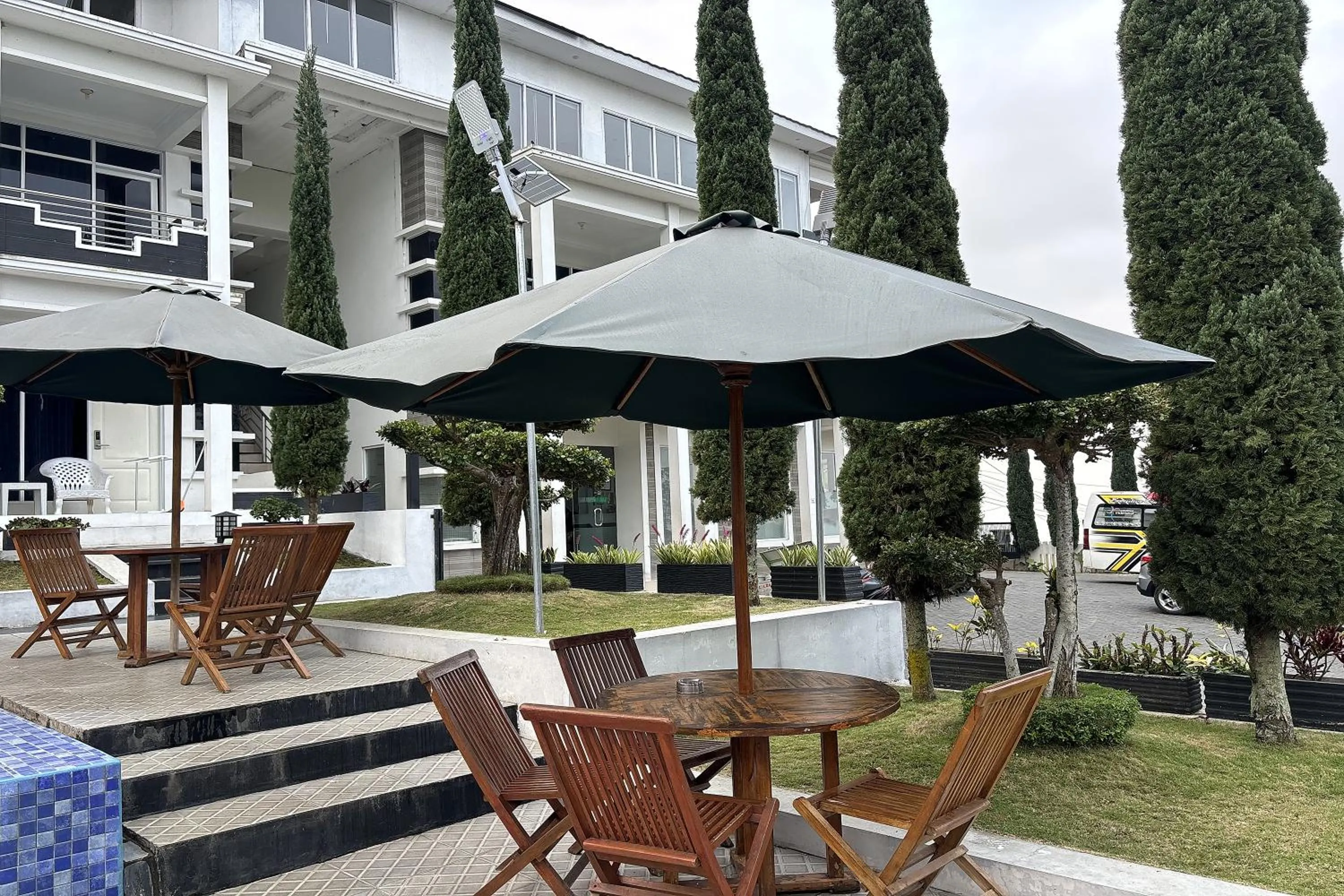 Seating area in Green Hero Darajat Hotel