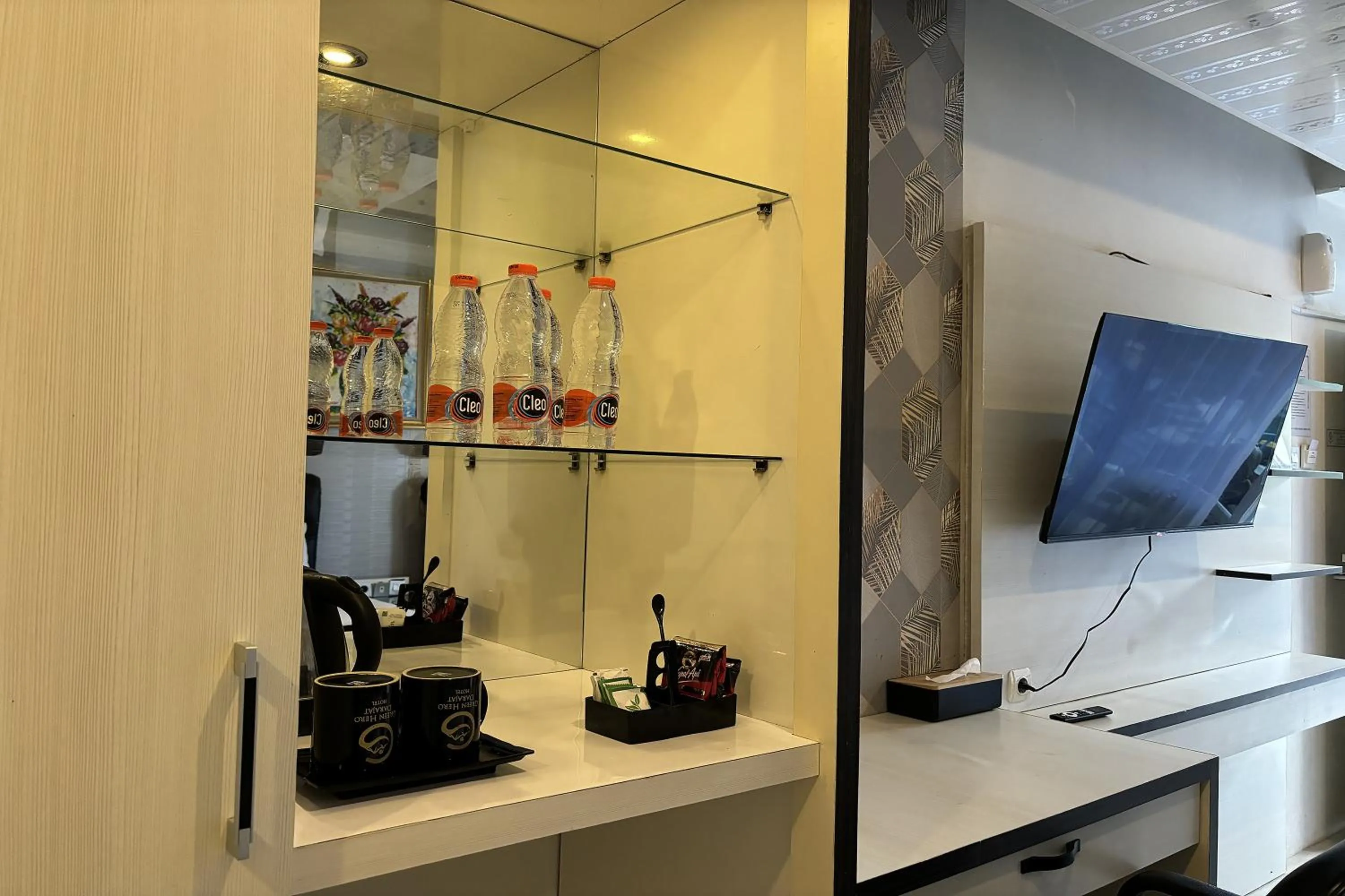 Coffee/tea facilities in Green Hero Darajat Hotel