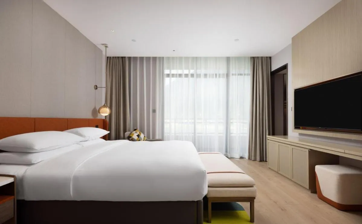 Photo of the whole room, Bed in Home2 by Hilton Chongqing Wushan