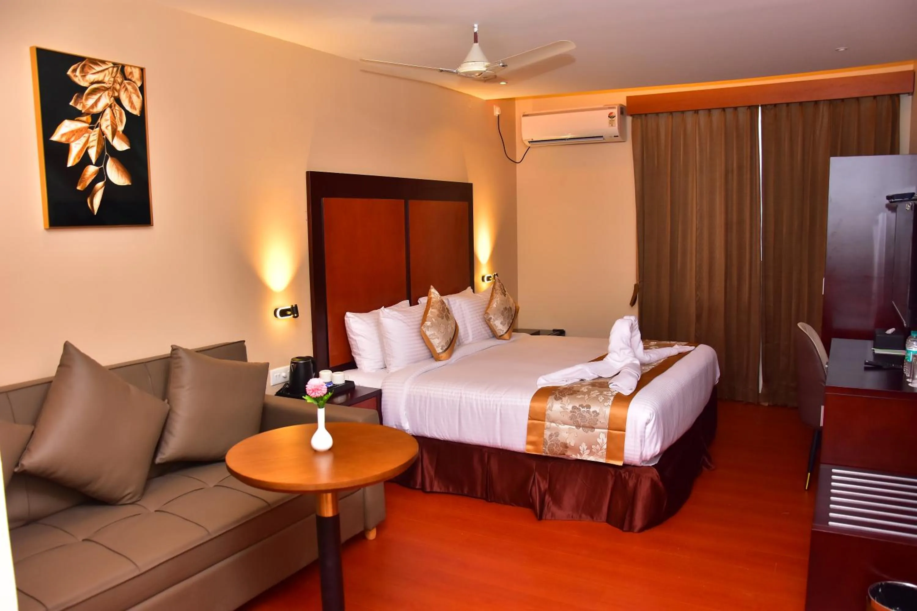 Photo of the whole room, Bed in Park Avenue Hotel & Apartments Trichy